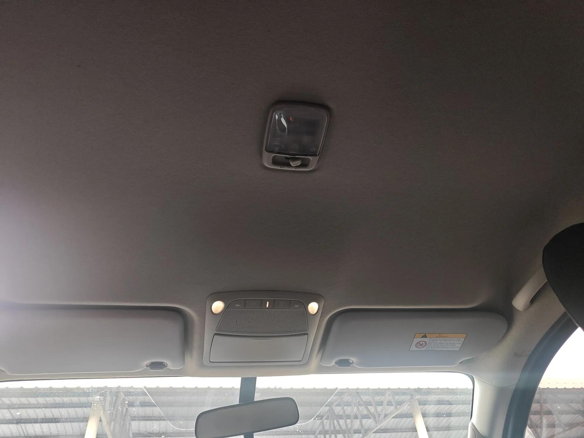 Nissan Navara 2017 2.5L Automatic 2WD Luxury Edition QR25 — миниатюра 21