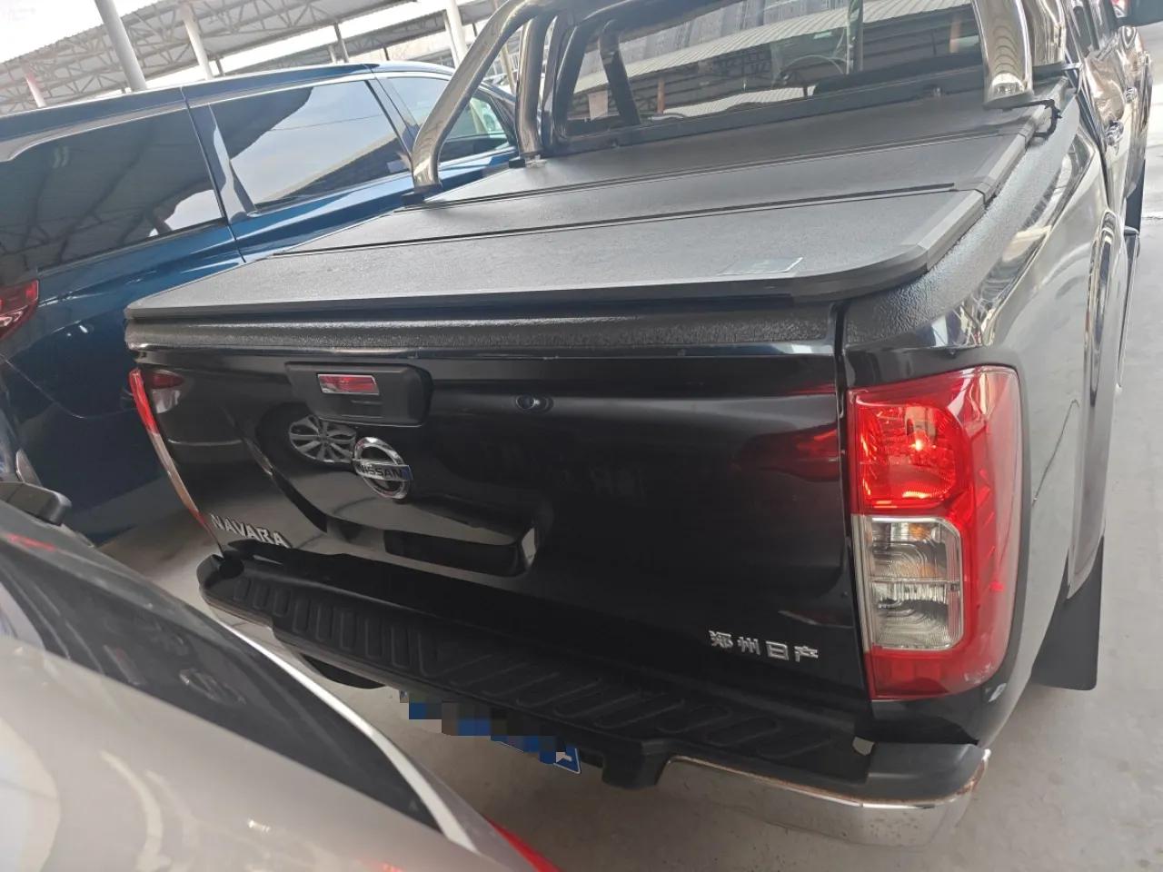 Nissan Navara 2017 2.5L Automatic 2WD Luxury Edition QR25 — миниатюра 5