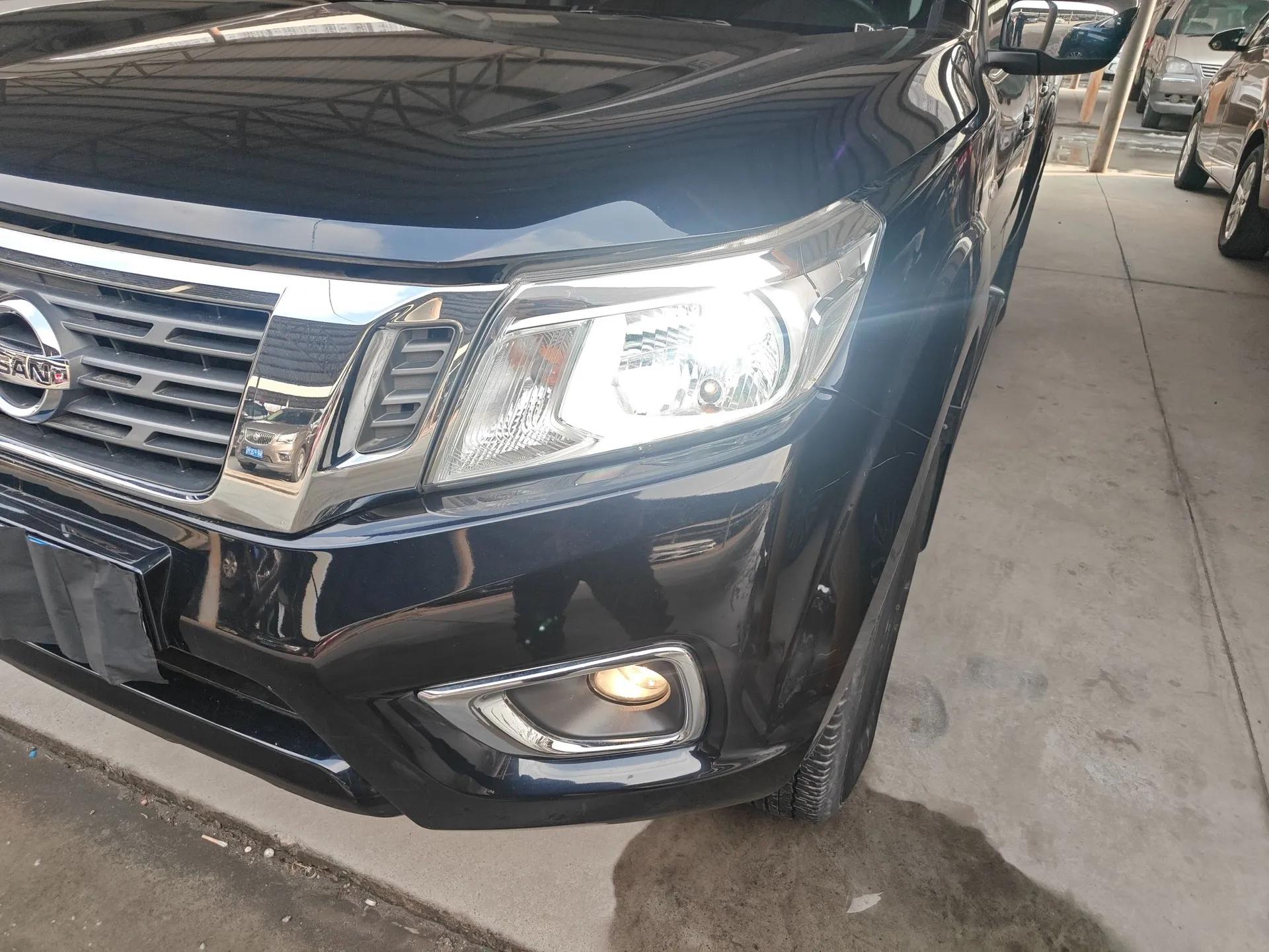 Nissan Navara 2017 2.5L Automatic 2WD Luxury Edition QR25 — миниатюра 9