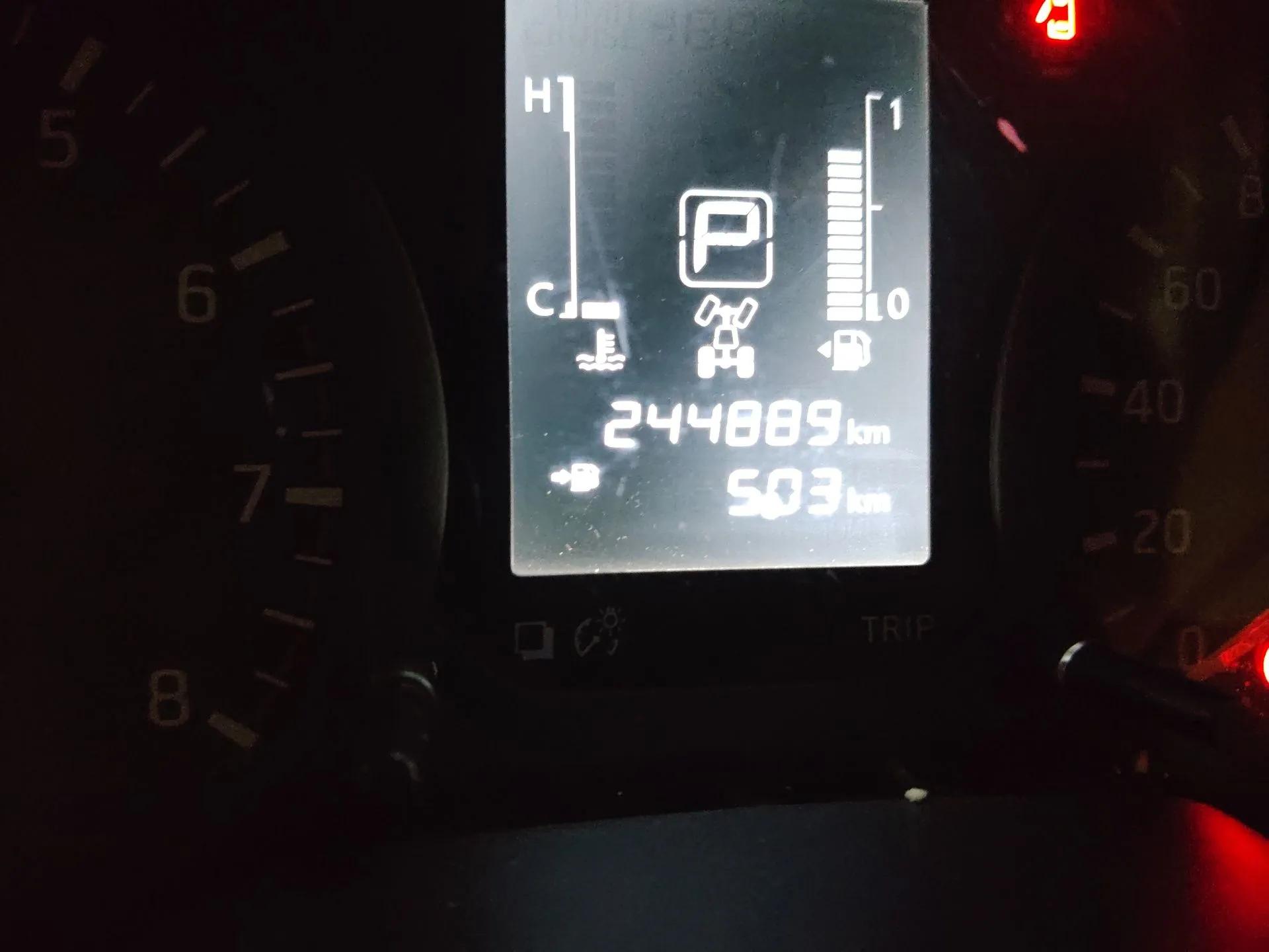 Nissan Navara 2017 2.5L Automatic 4x4 Luxury Edition QR25 — миниатюра 13