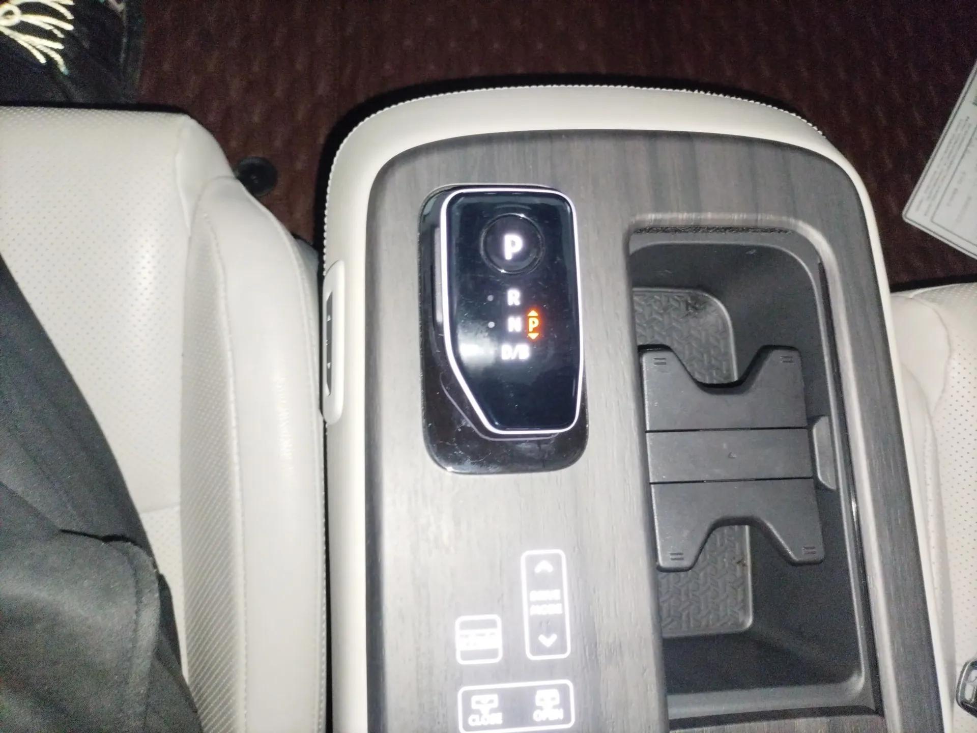 Nissan ARIYA 2023 Performance Model — миниатюра 16