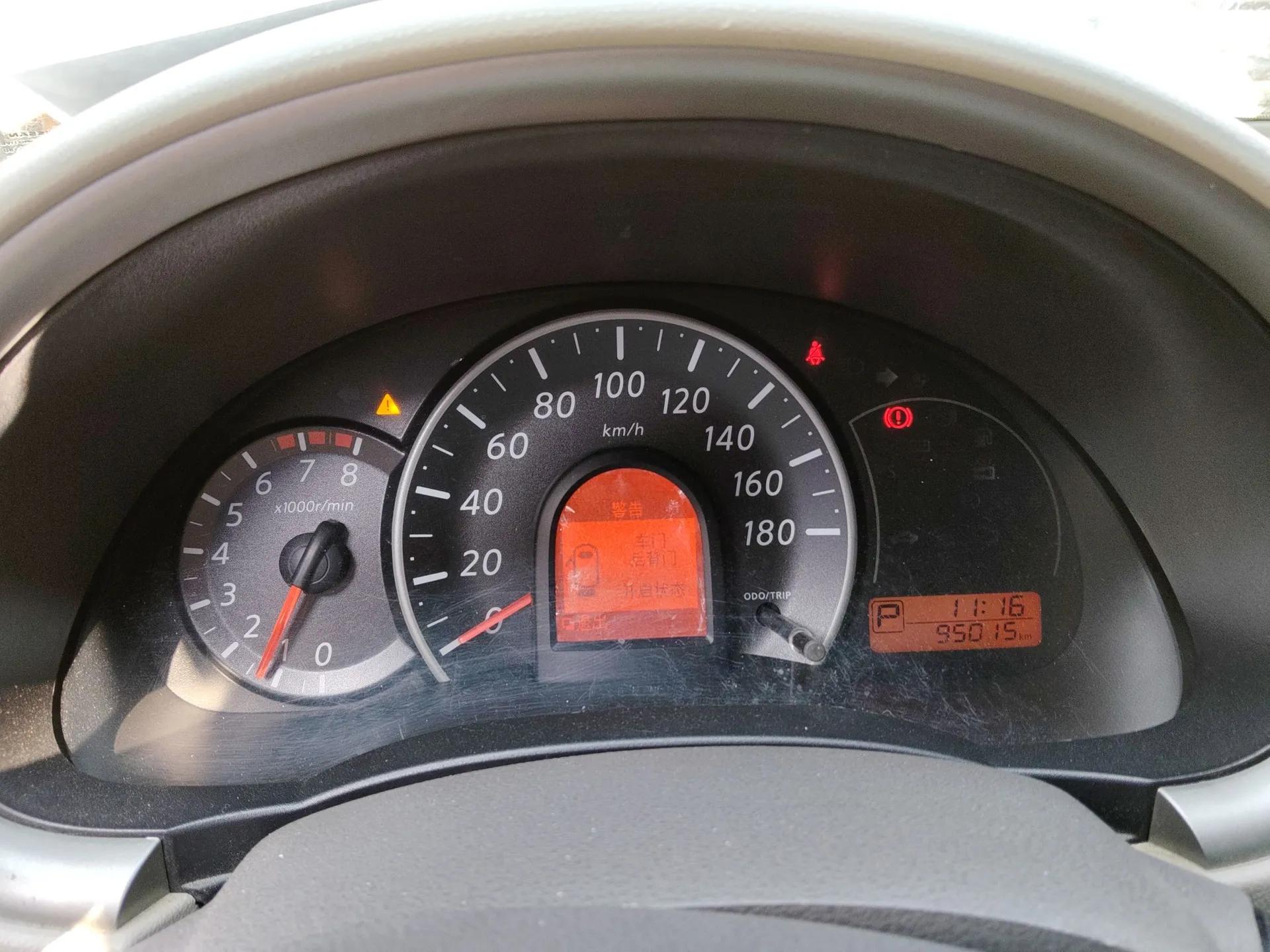 Nissan March 2015 1.5L Automatic E-Xuan Edition — миниатюра 15