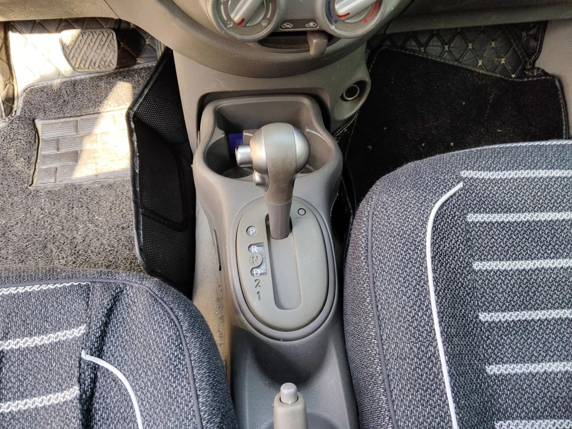 Nissan March 2015 1.5L Automatic E-Xuan Edition — миниатюра 17