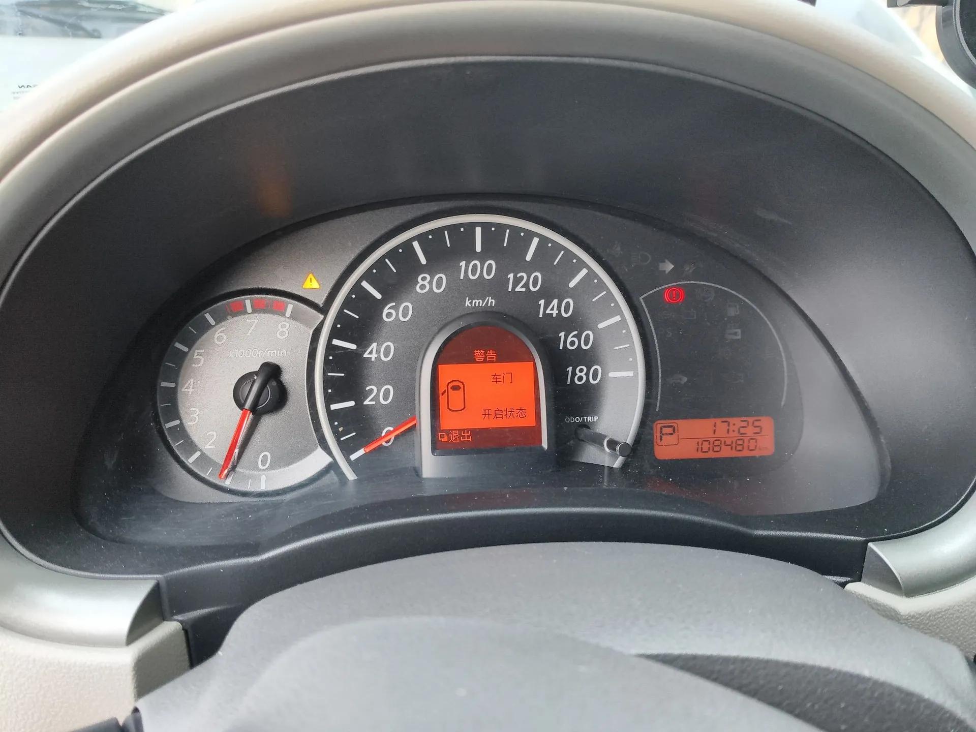 Nissan March 2015 1.5L Automatic E-Xuan Edition — миниатюра 12