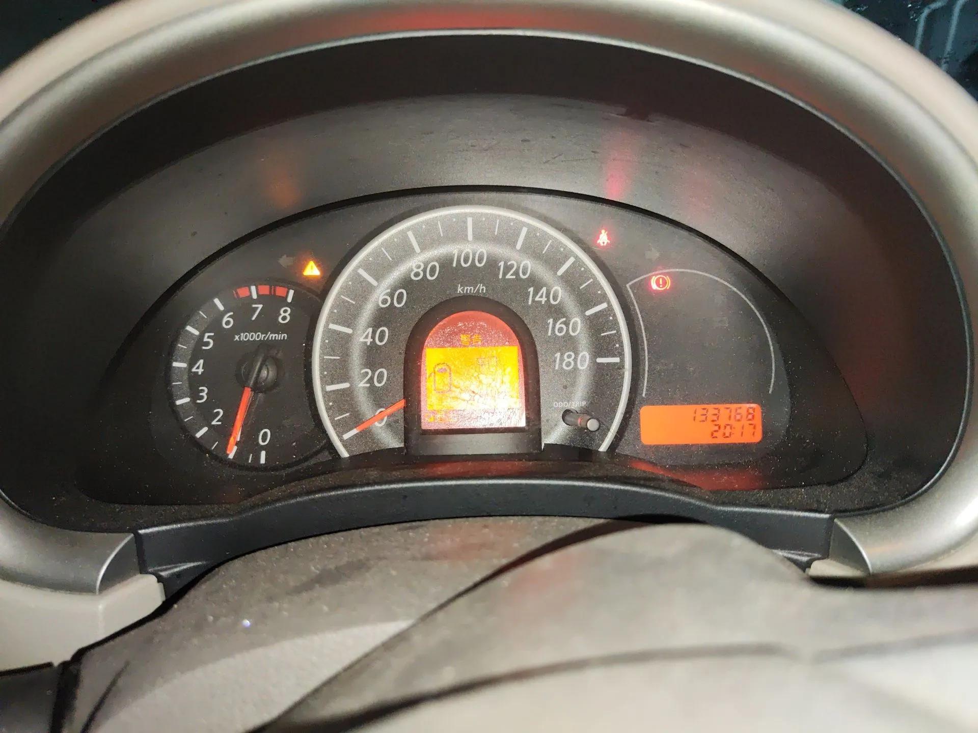 Nissan March 2010 1.5L Manual E-Xuan Edition — миниатюра 12