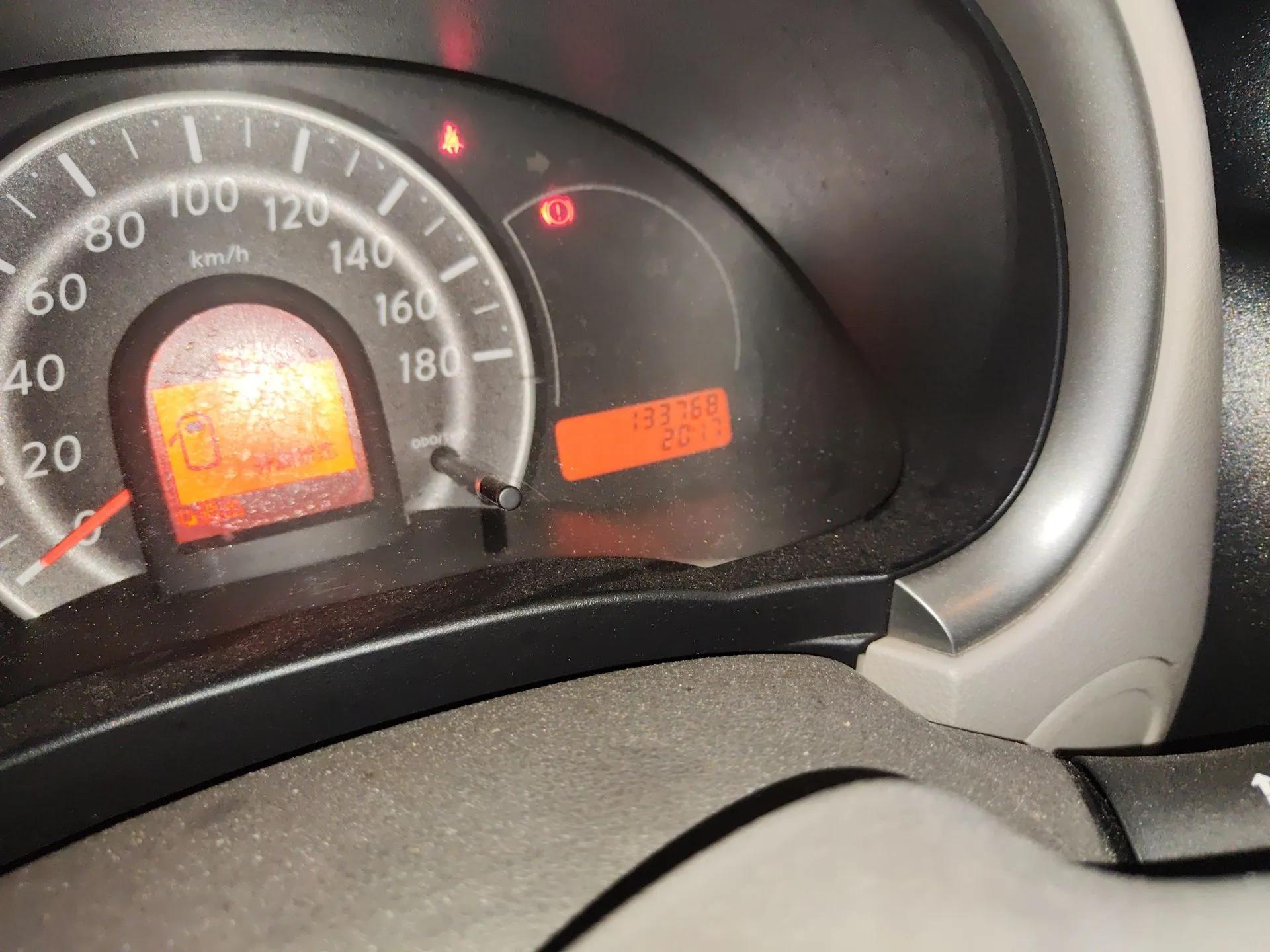 Nissan March 2010 1.5L Manual E-Xuan Edition — миниатюра 13