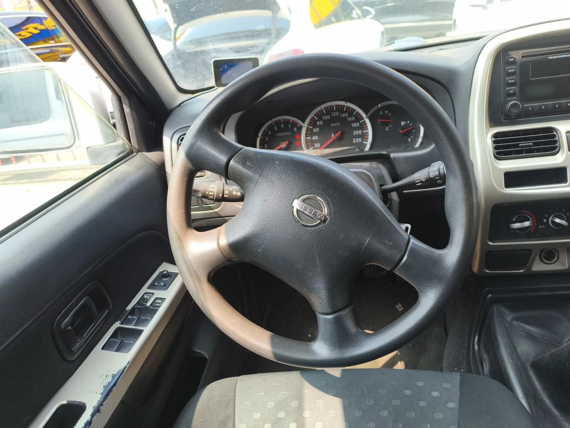 Nissan Paladin 2008 2.4L Two-Wheel-Drive Standard Version — миниатюра 11