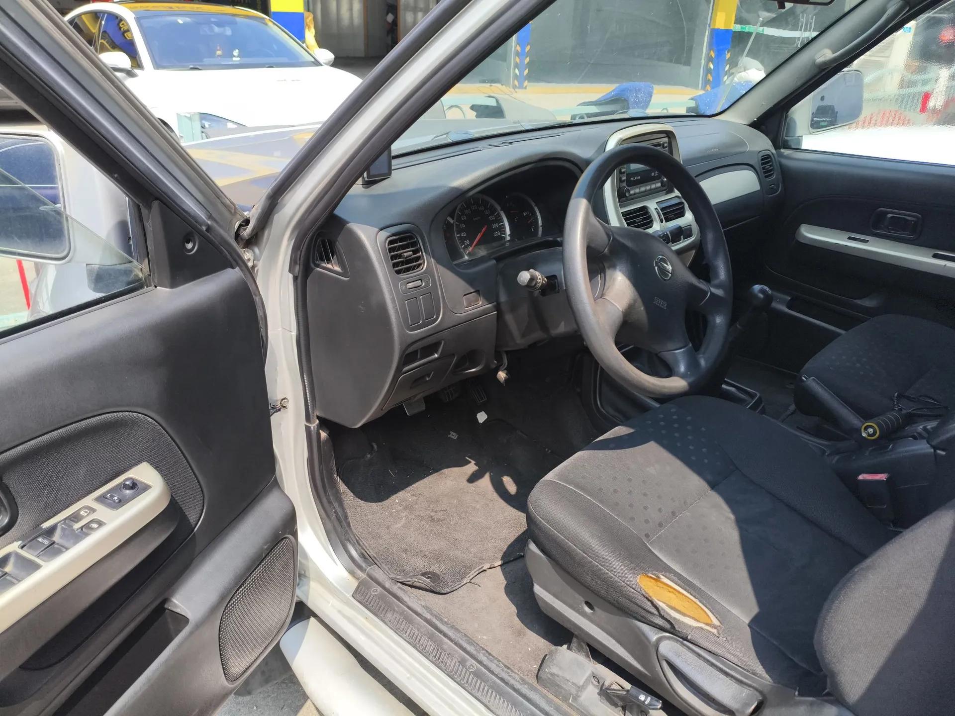 Nissan Paladin 2008 2.4L Two-Wheel-Drive Standard Version — миниатюра 17