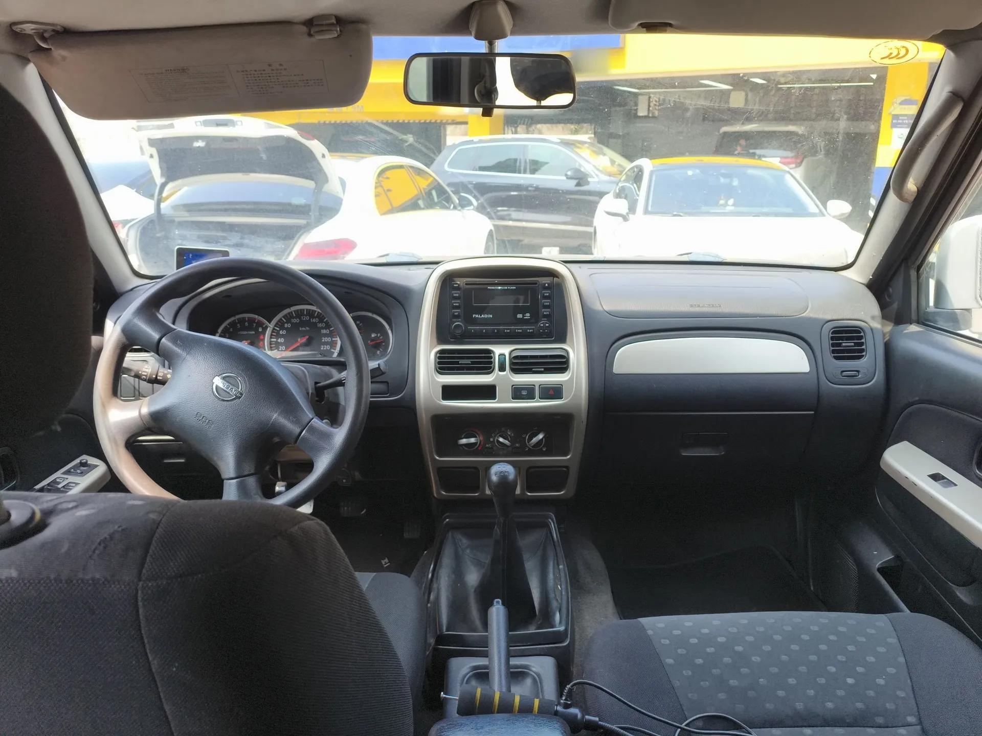 Nissan Paladin 2008 2.4L Two-Wheel-Drive Standard Version — миниатюра 10