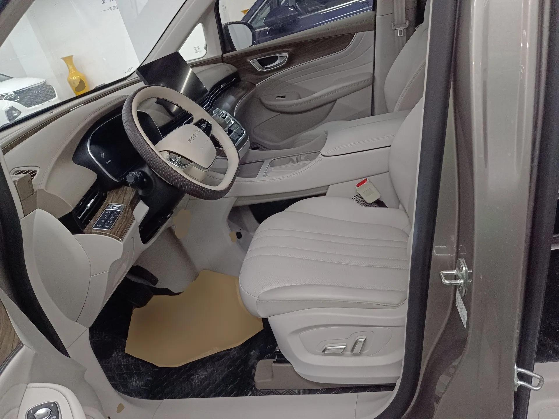 Roewe iMAX8 New Energy 2025 1.5T DMH Lu Zun Deluxe Edition — миниатюра 17