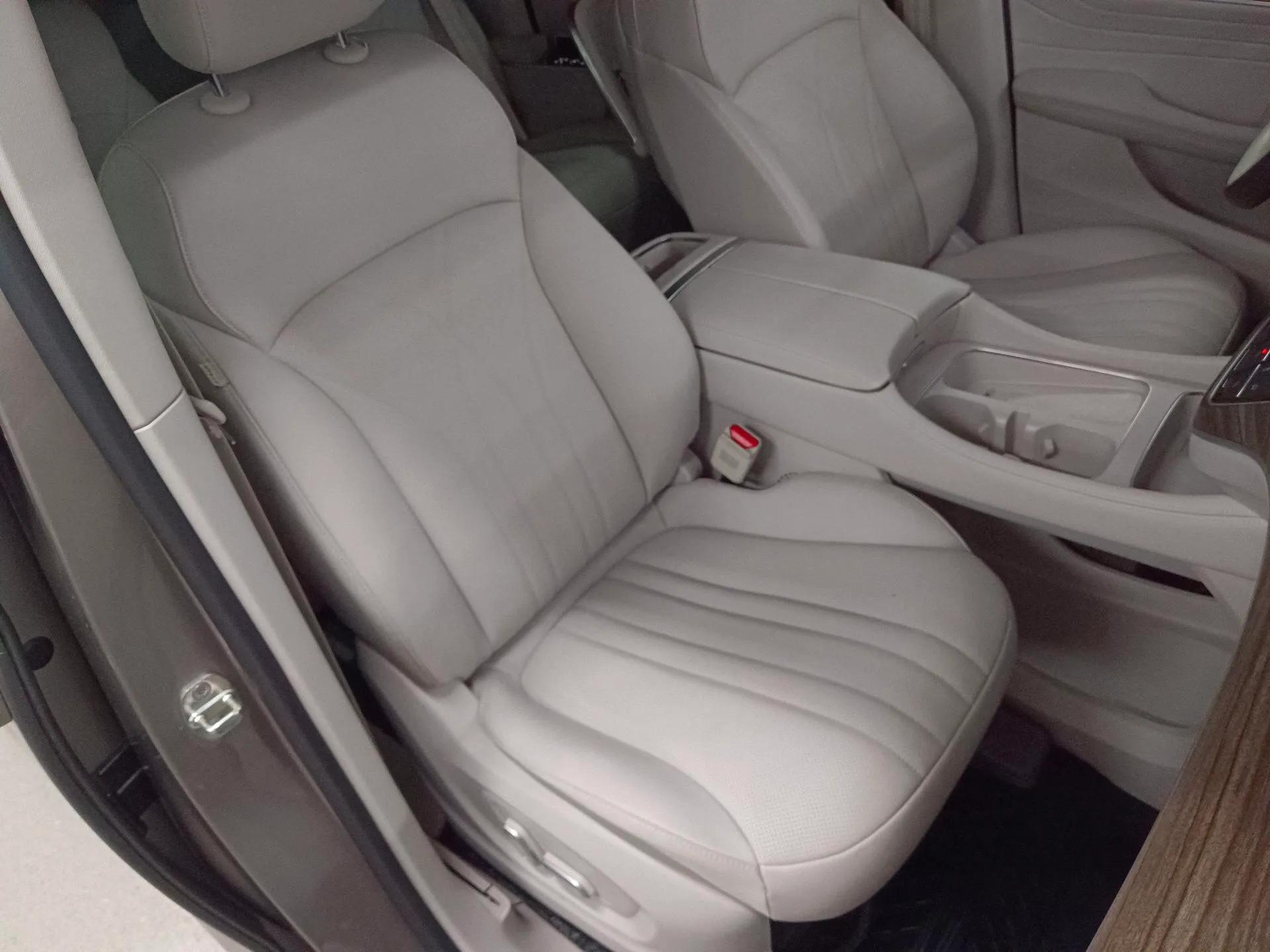 Roewe iMAX8 New Energy 2025 1.5T DMH Lu Zun Deluxe Edition — миниатюра 23