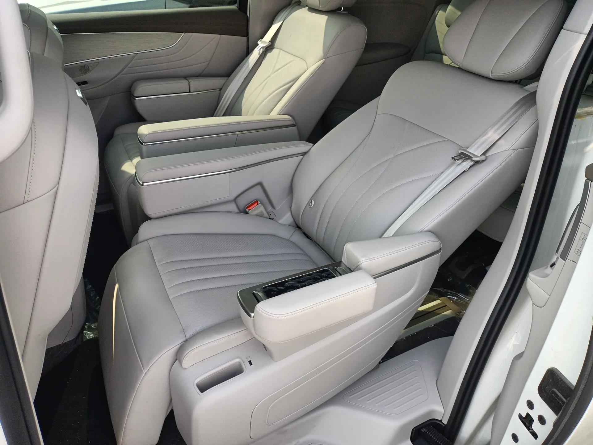 Roewe iMAX8 New Energy 2025 1.5T DMH Lu Zun Deluxe Edition — миниатюра 18