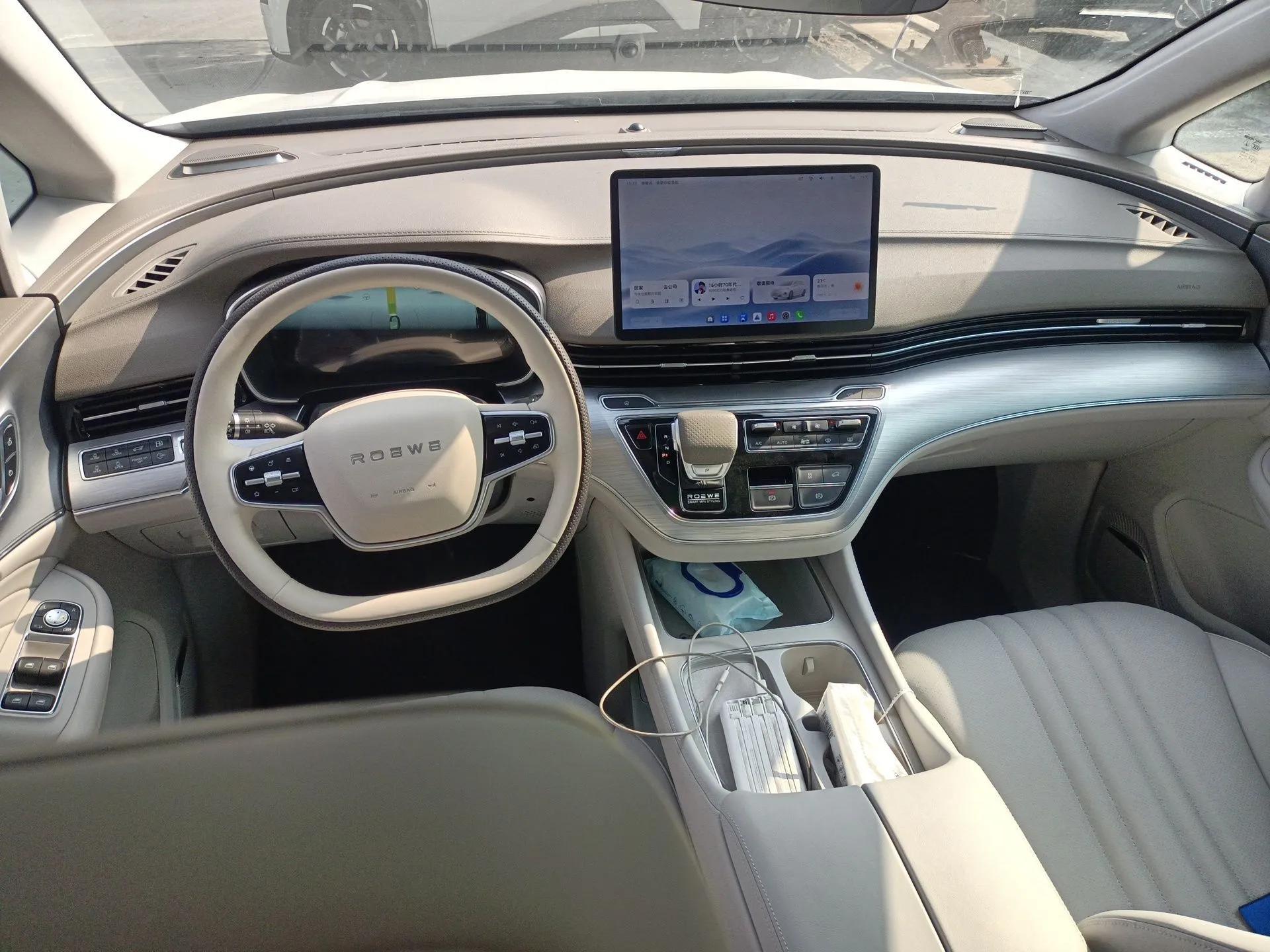 Roewe iMAX8 New Energy 2025 1.5T DMH Lu Zun Deluxe Edition — миниатюра 10