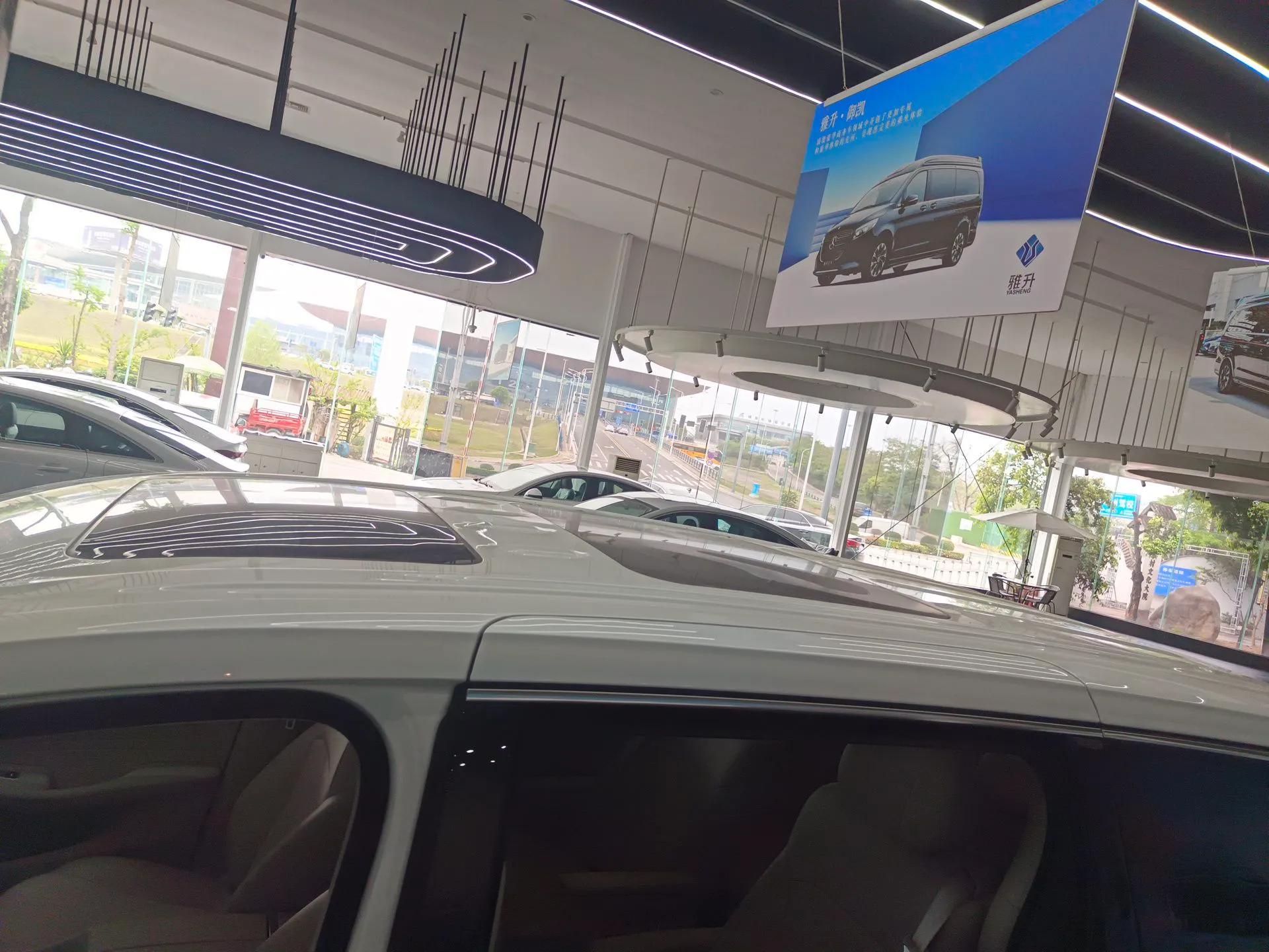 Roewe iMAX8 New Energy 2025 1.5T DMH Lu Zun Deluxe Edition — миниатюра 11
