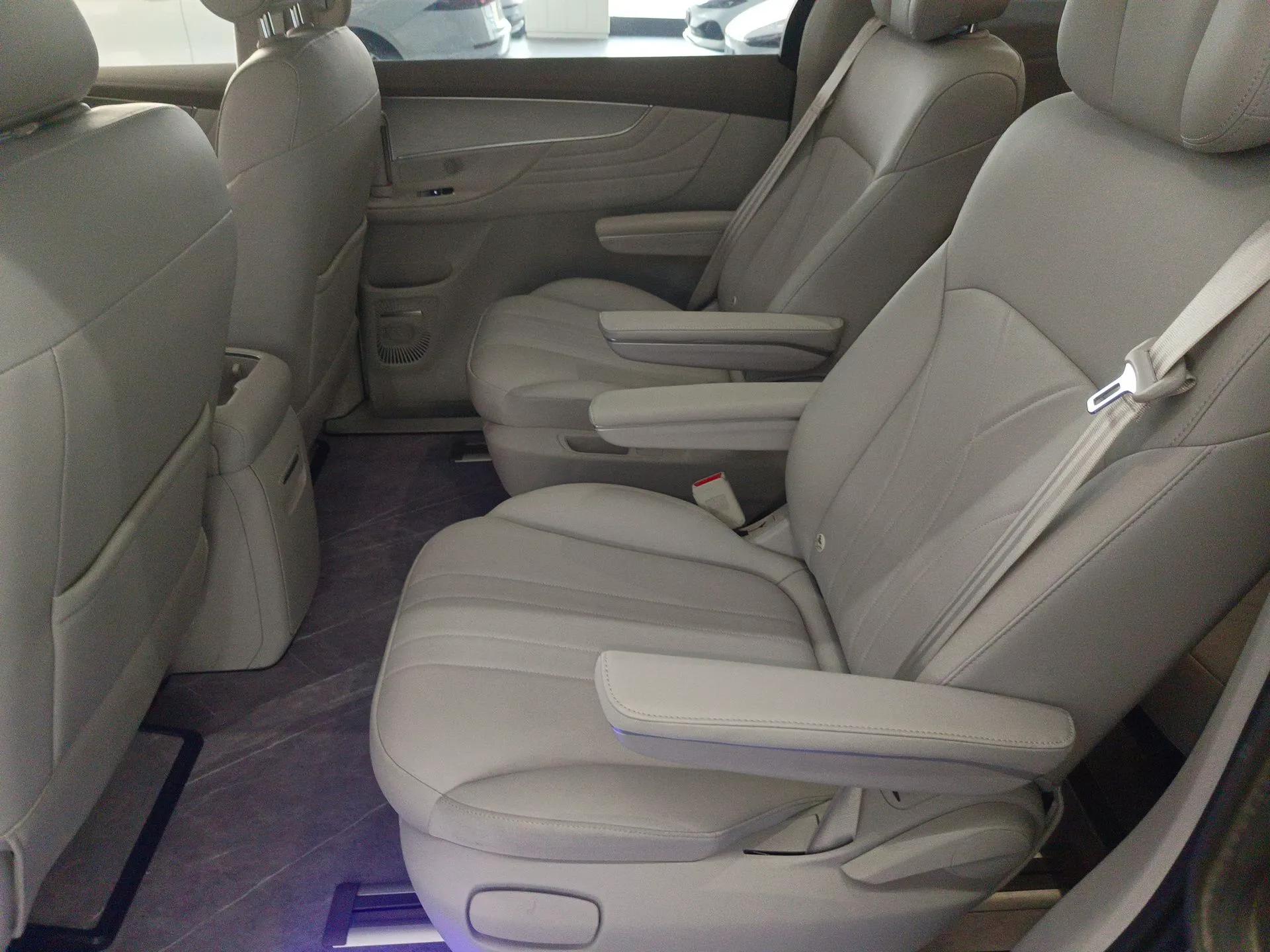 Roewe iMAX8 New Energy 2025 1.5T DMH Lu Zun Deluxe Edition — миниатюра 20
