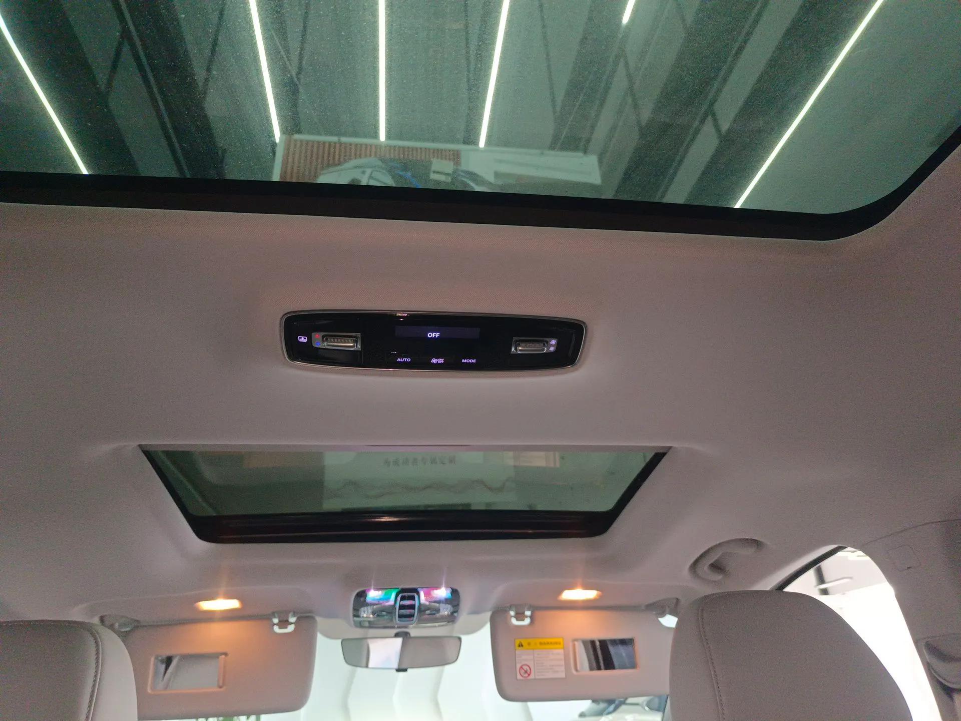 Roewe iMAX8 New Energy 2025 1.5T DMH Lu Zun Deluxe Edition — миниатюра 21
