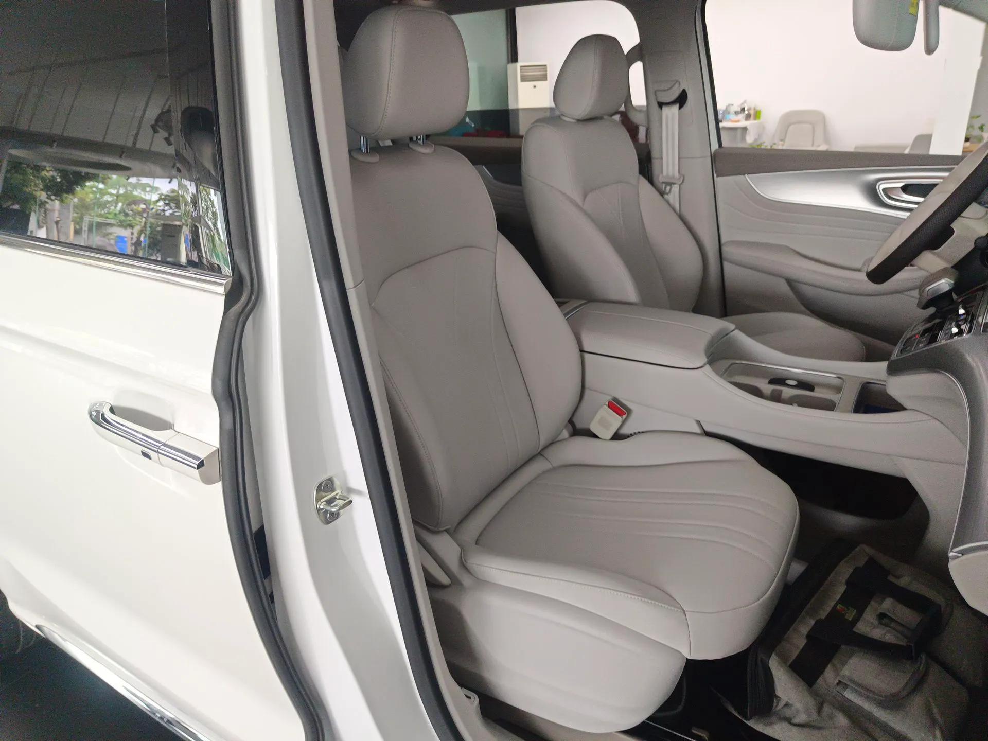 Roewe iMAX8 New Energy 2025 1.5T DMH Lu Zun Deluxe Edition — миниатюра 23