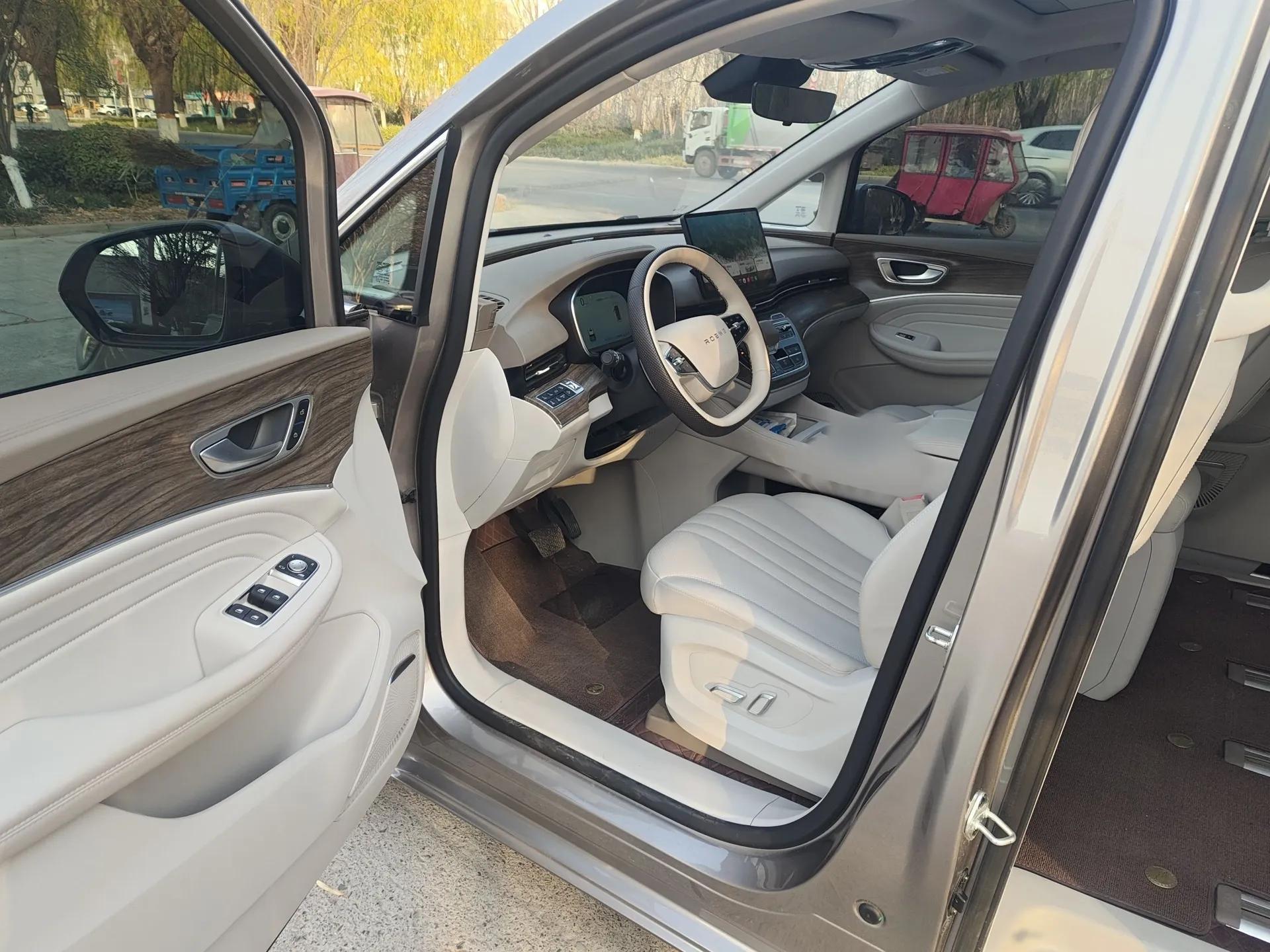 Roewe iMAX8 New Energy 2025 1.5T DMH Lu Zun Deluxe Edition — миниатюра 14
