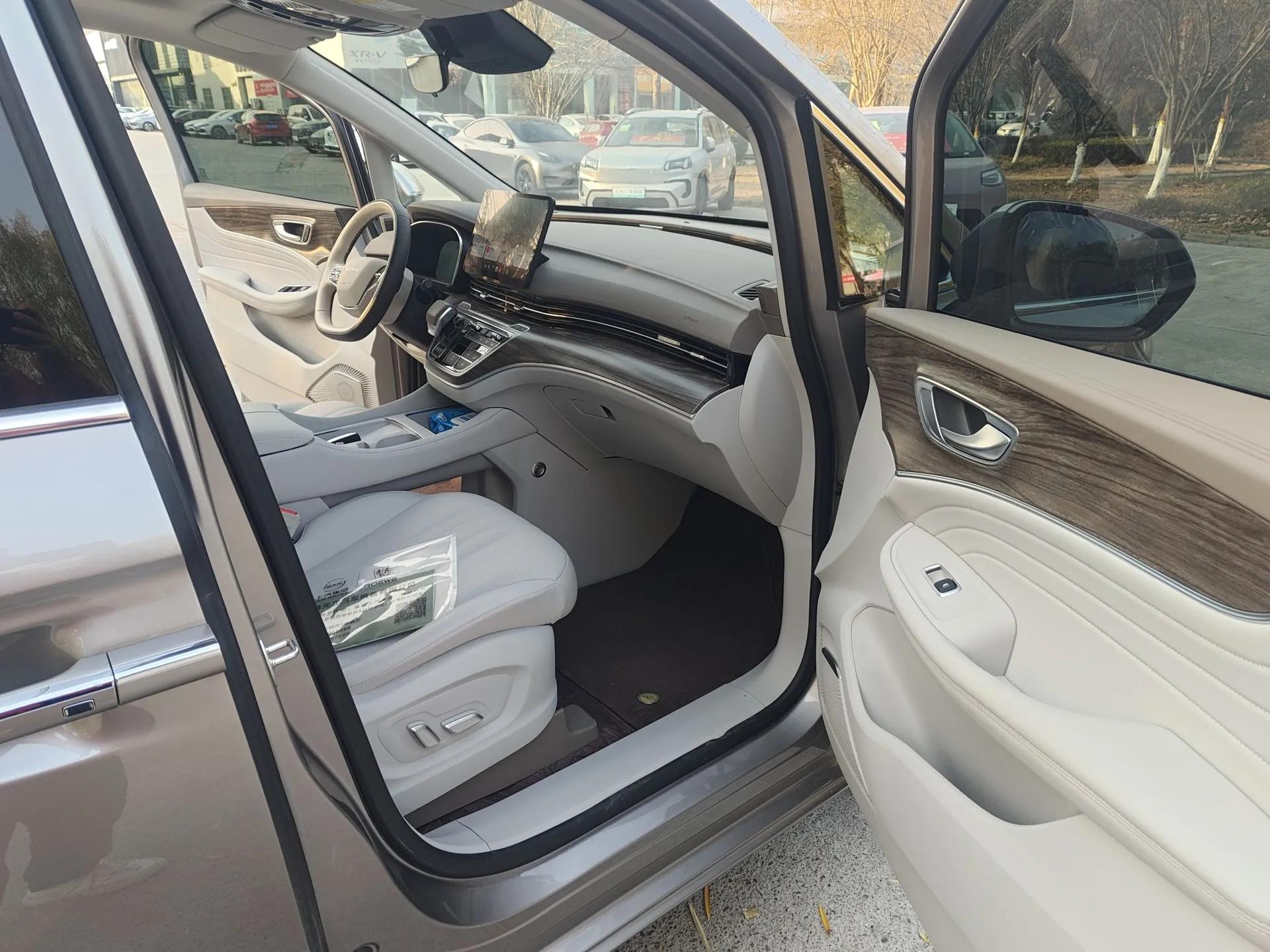 Roewe iMAX8 New Energy 2025 1.5T DMH Lu Zun Deluxe Edition — миниатюра 15