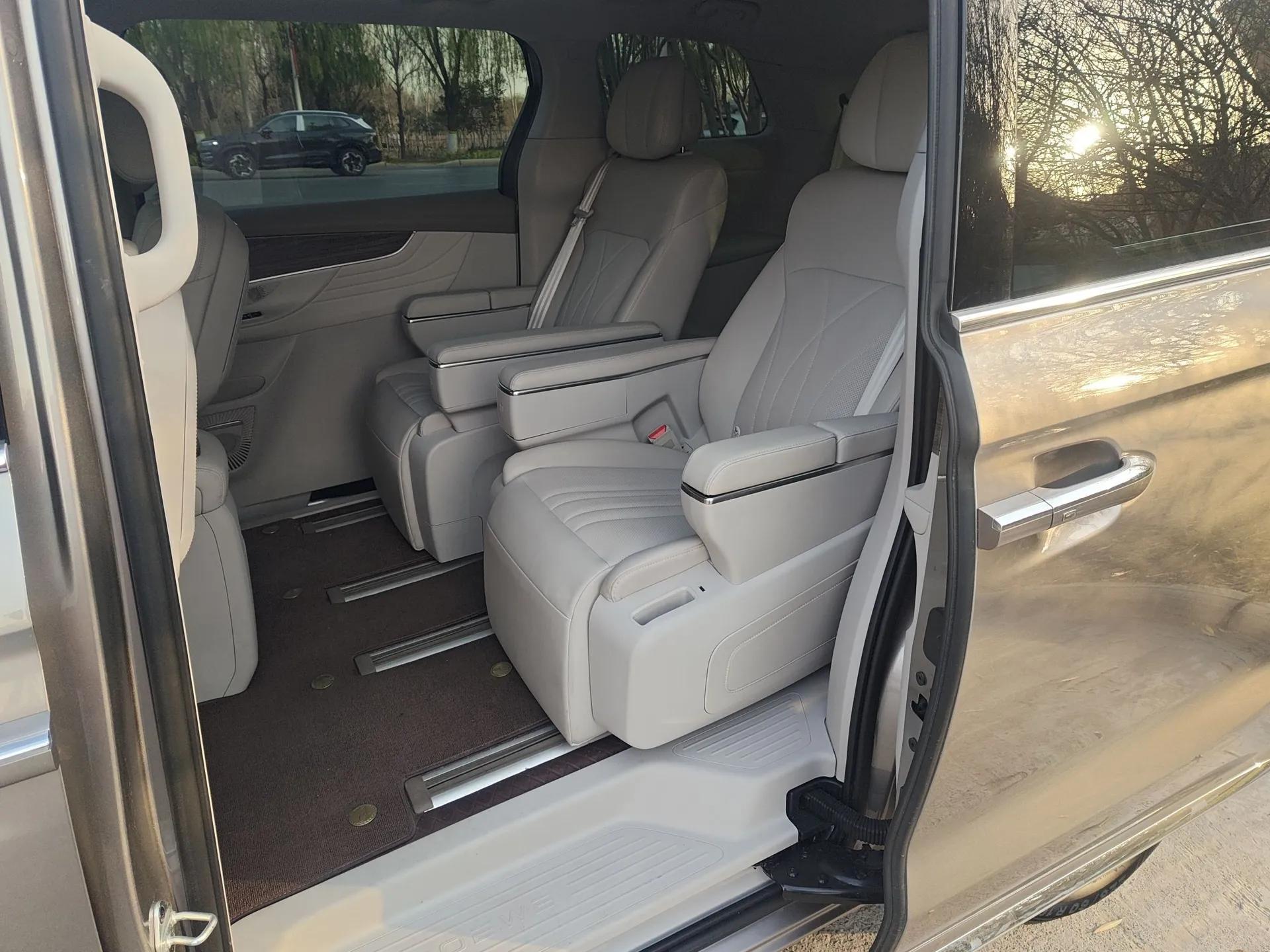 Roewe iMAX8 New Energy 2025 1.5T DMH Lu Zun Deluxe Edition — миниатюра 10