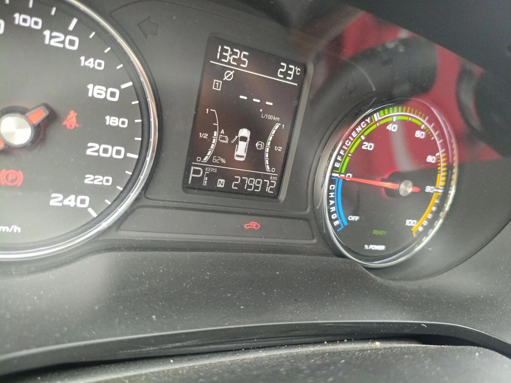 Roewe i6 MAX New Energy 2020 1.5T PHEV Sporty Cool Edition — миниатюра 13