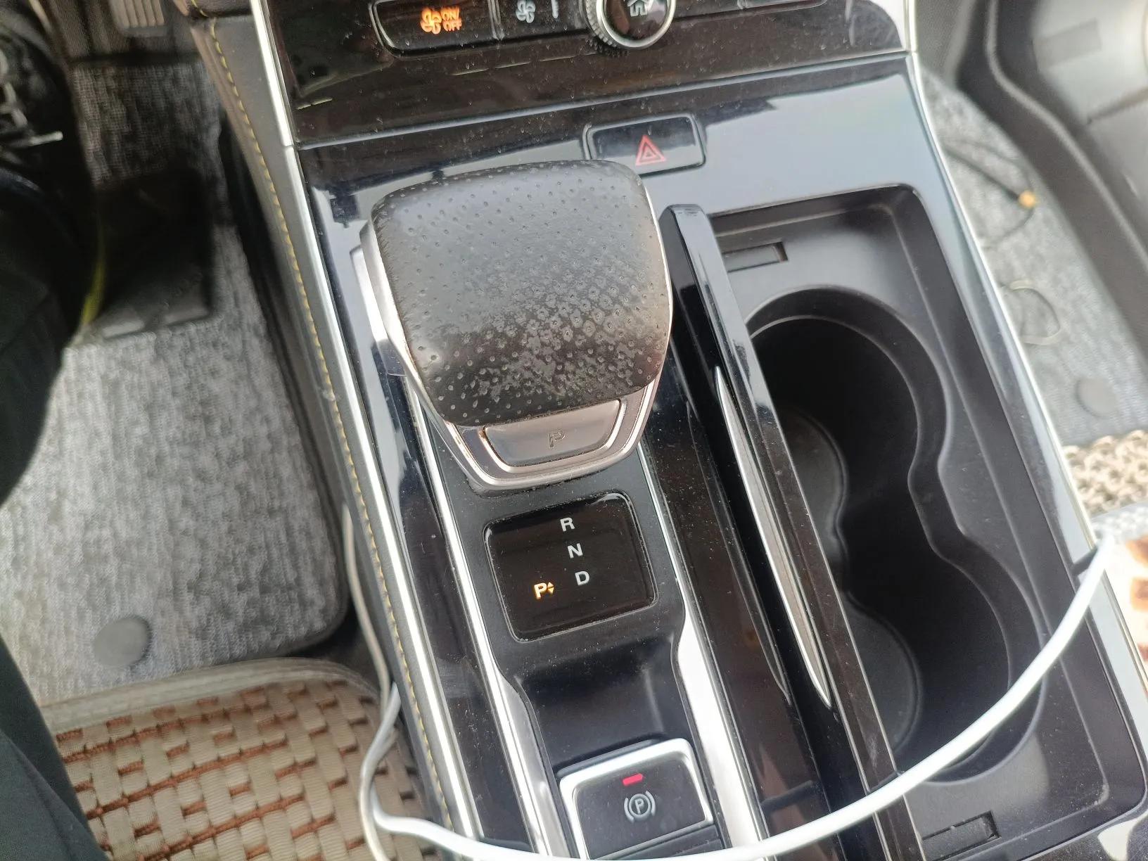 Roewe i6 MAX New Energy 2020 1.5T PHEV Sporty Cool Edition — миниатюра 15