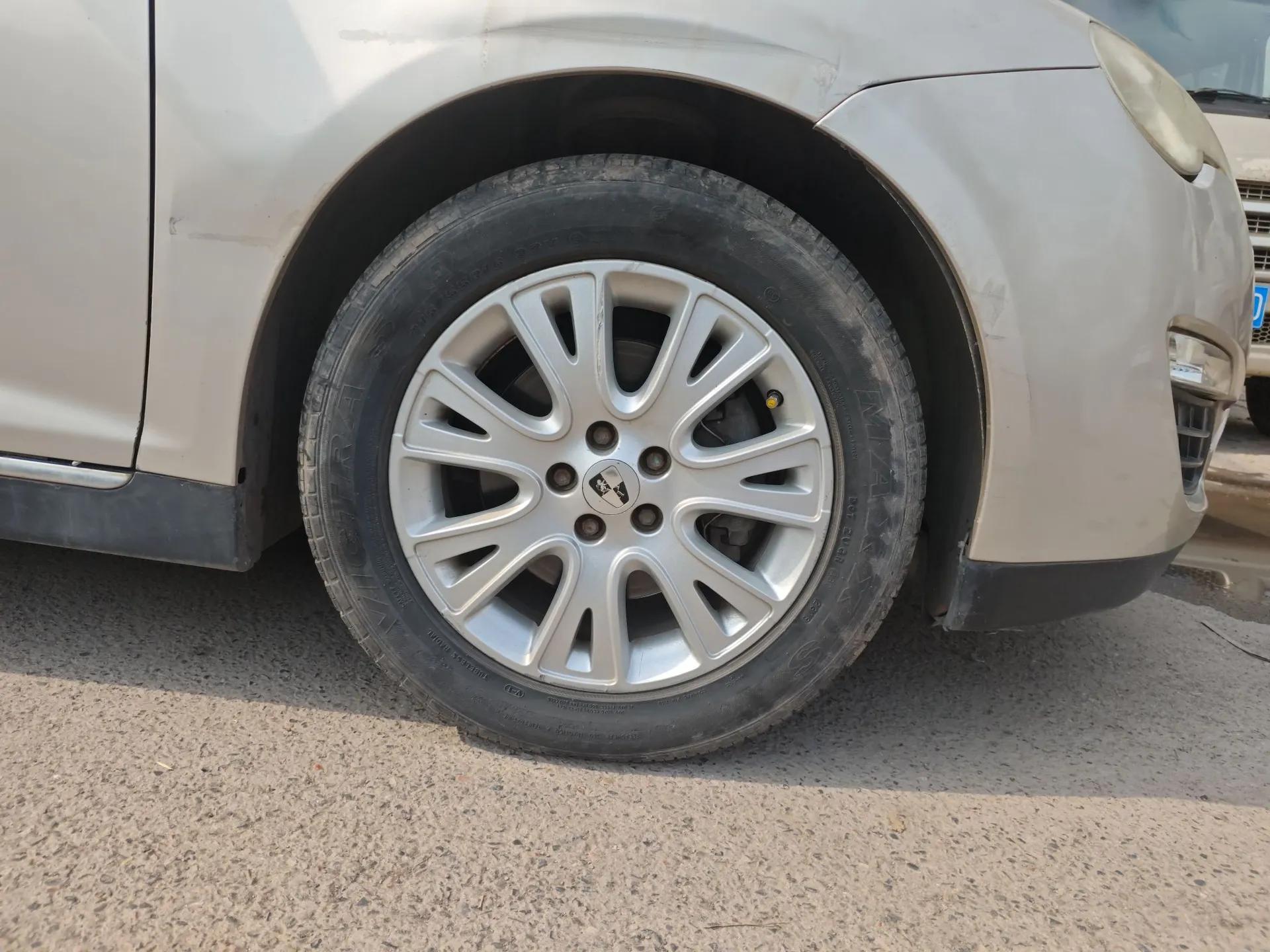 Roewe 550 2012 550 1.8L Automatic Value Edition — миниатюра 8