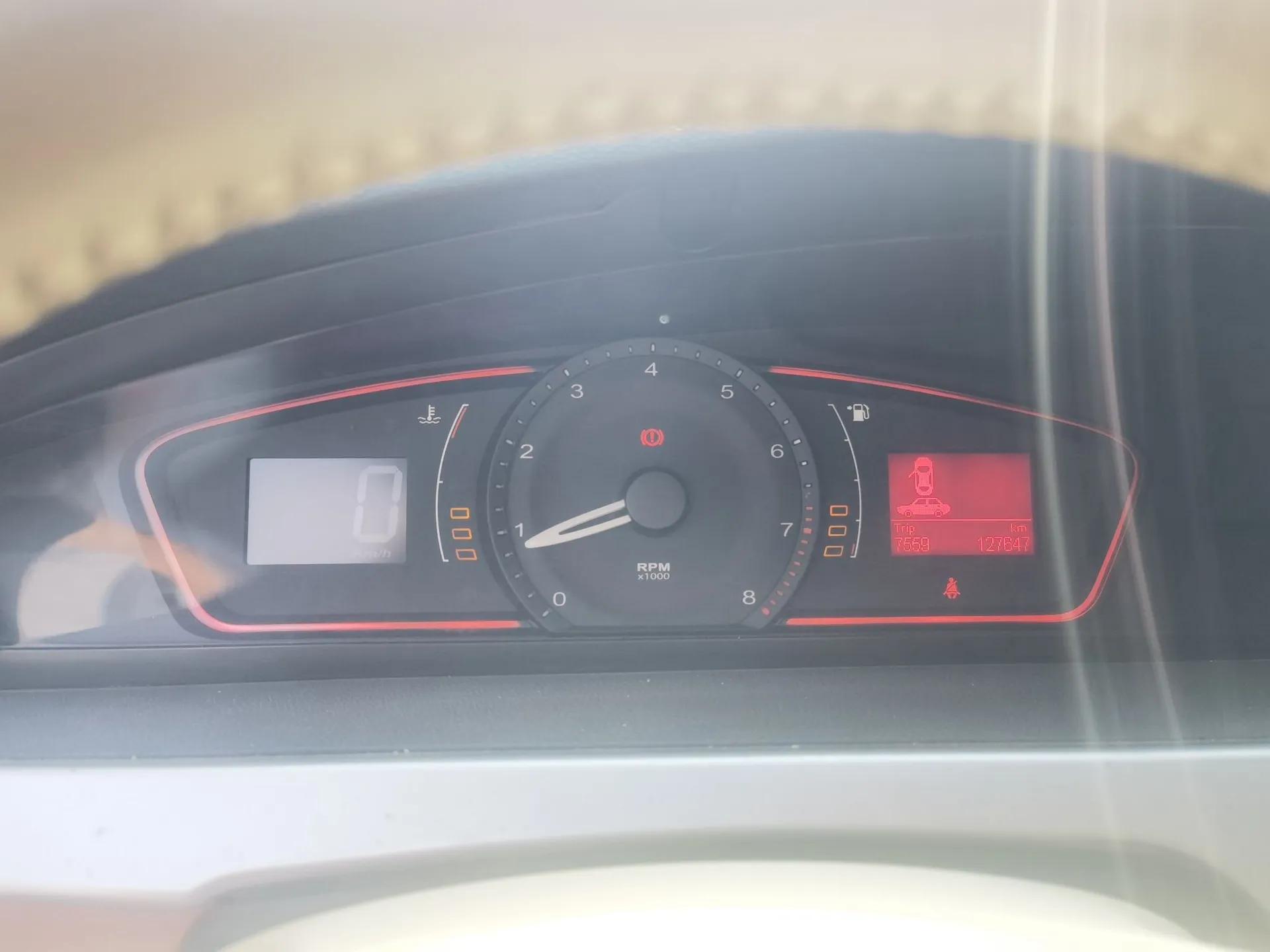 Roewe 550 2012 550S 1.8L Manual Qiyi Edition — миниатюра 12