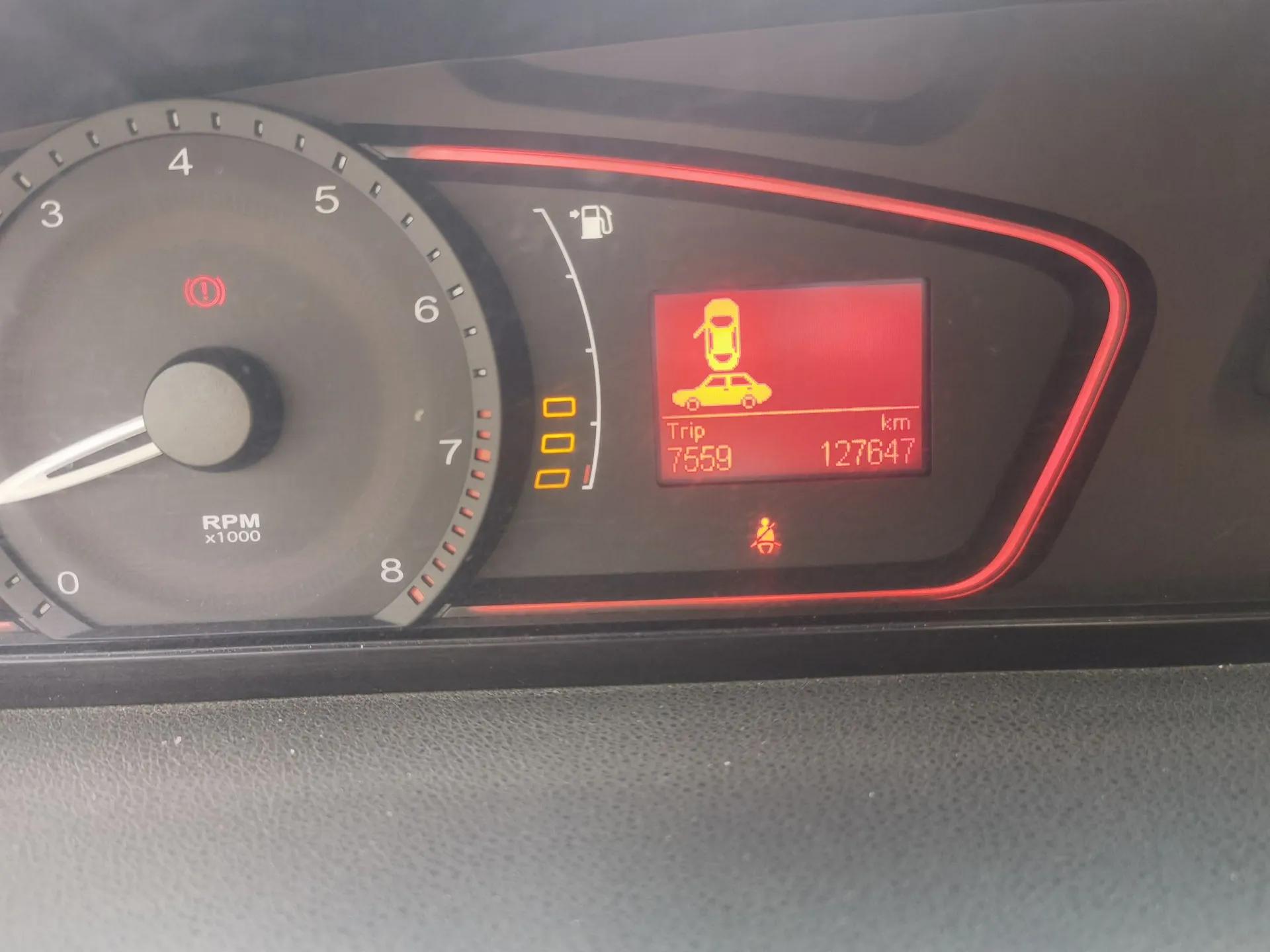 Roewe 550 2012 550S 1.8L Manual Qiyi Edition — миниатюра 13
