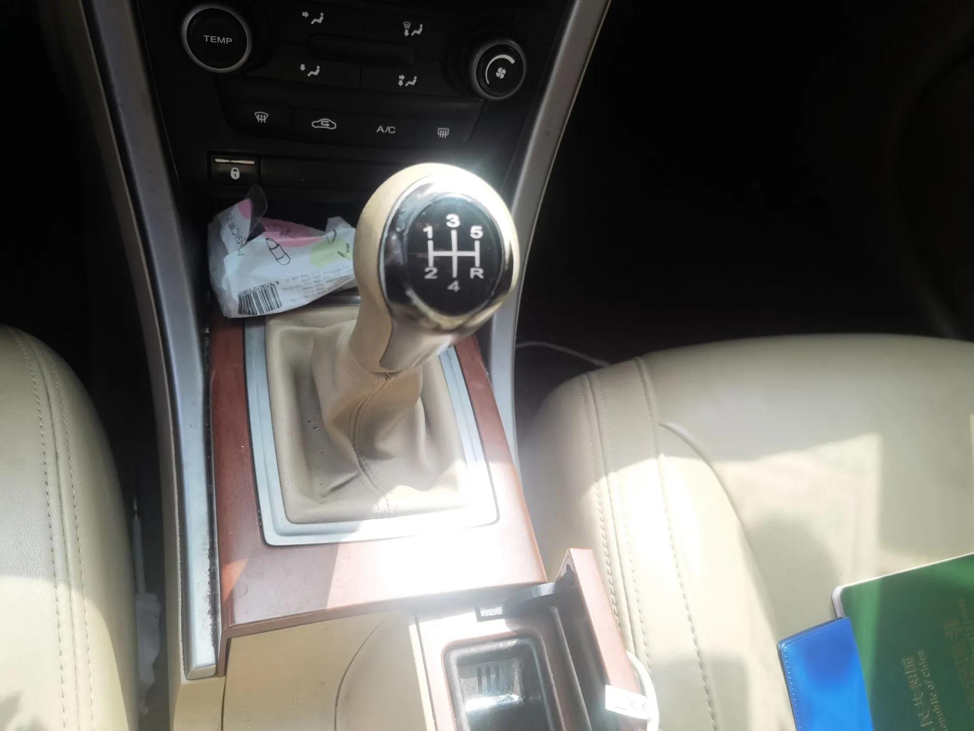 Roewe 550 2012 550S 1.8L Manual Qiyi Edition — миниатюра 15