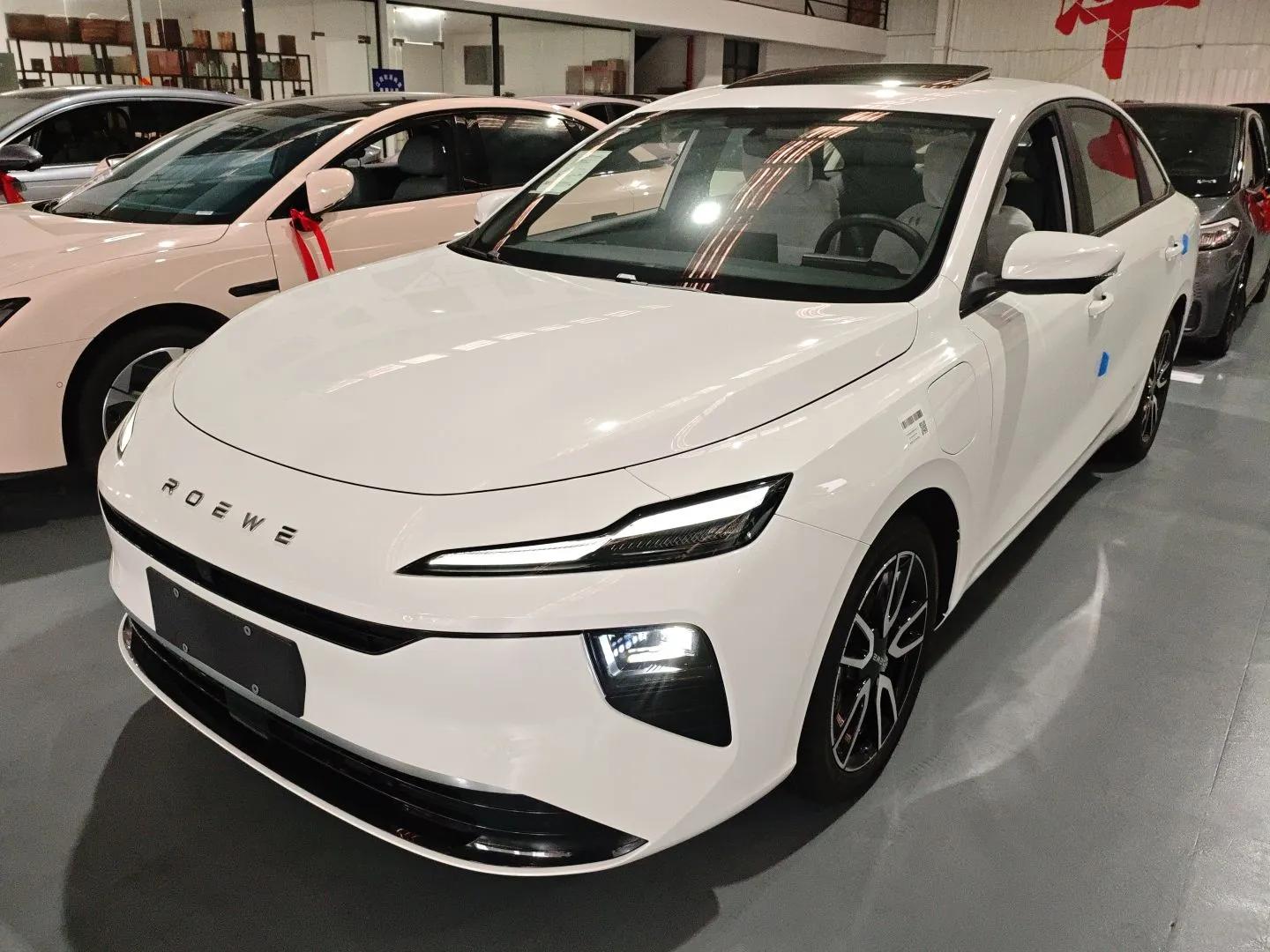 Roewe D6 2025 450km Deluxe Edition — миниатюра 1