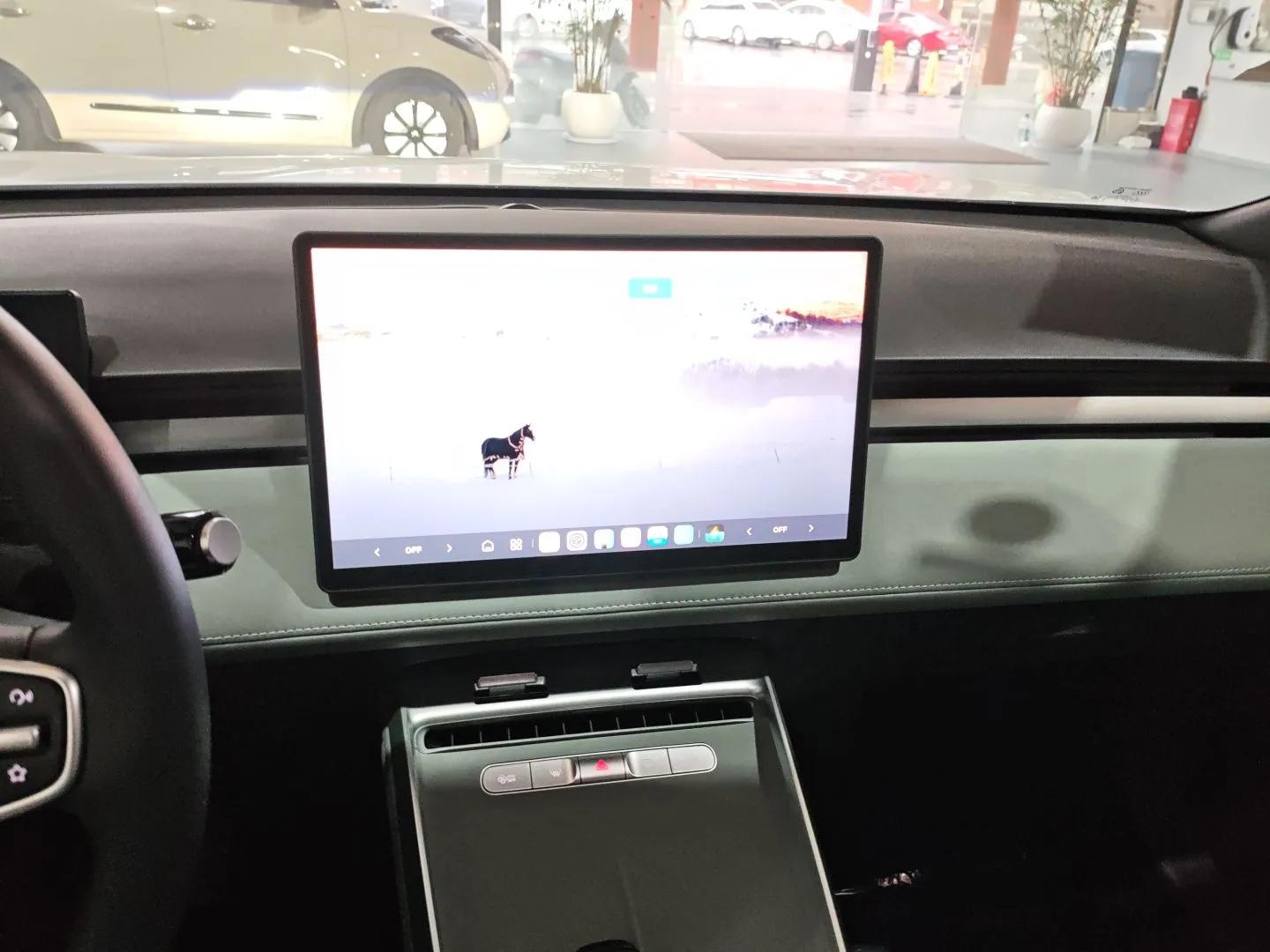 Roewe D6 2025 450km Deluxe Edition — миниатюра 16