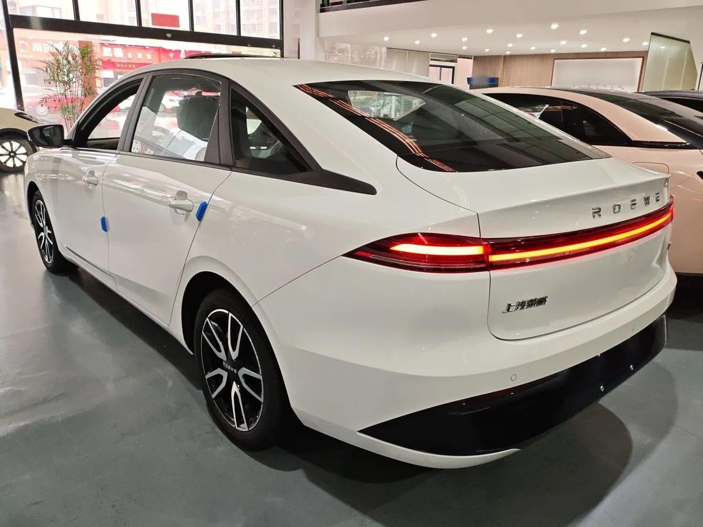 Roewe D6 2025 450km Deluxe Edition — миниатюра 4