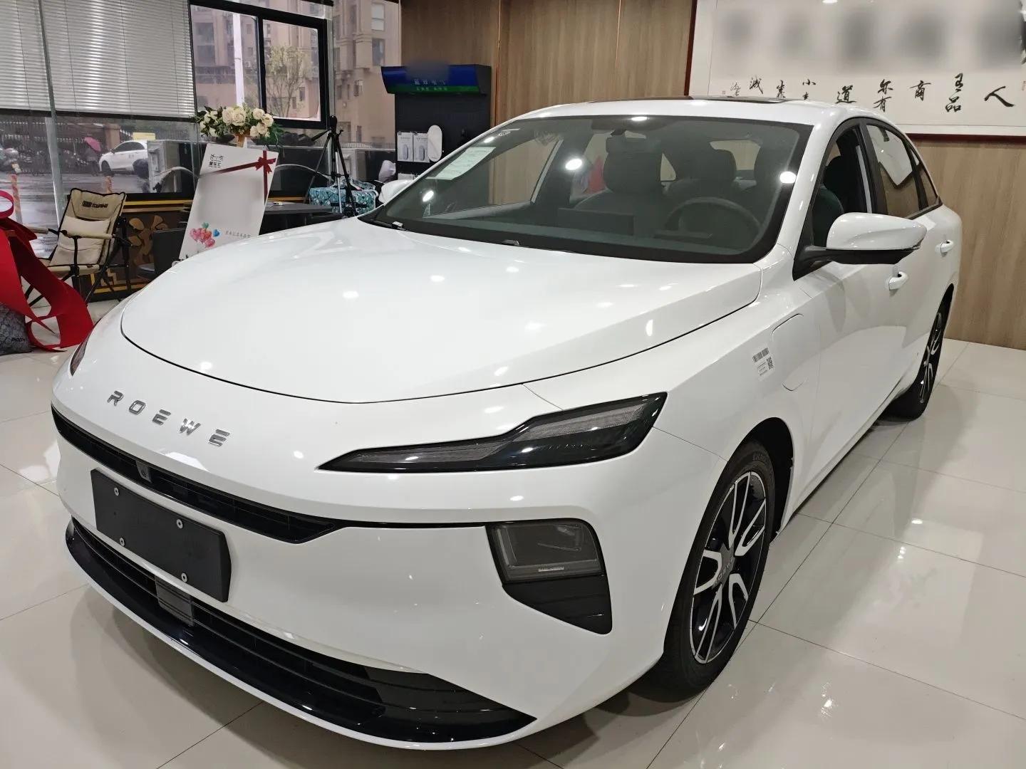 Roewe D6 2025 450km Deluxe Edition — миниатюра 1