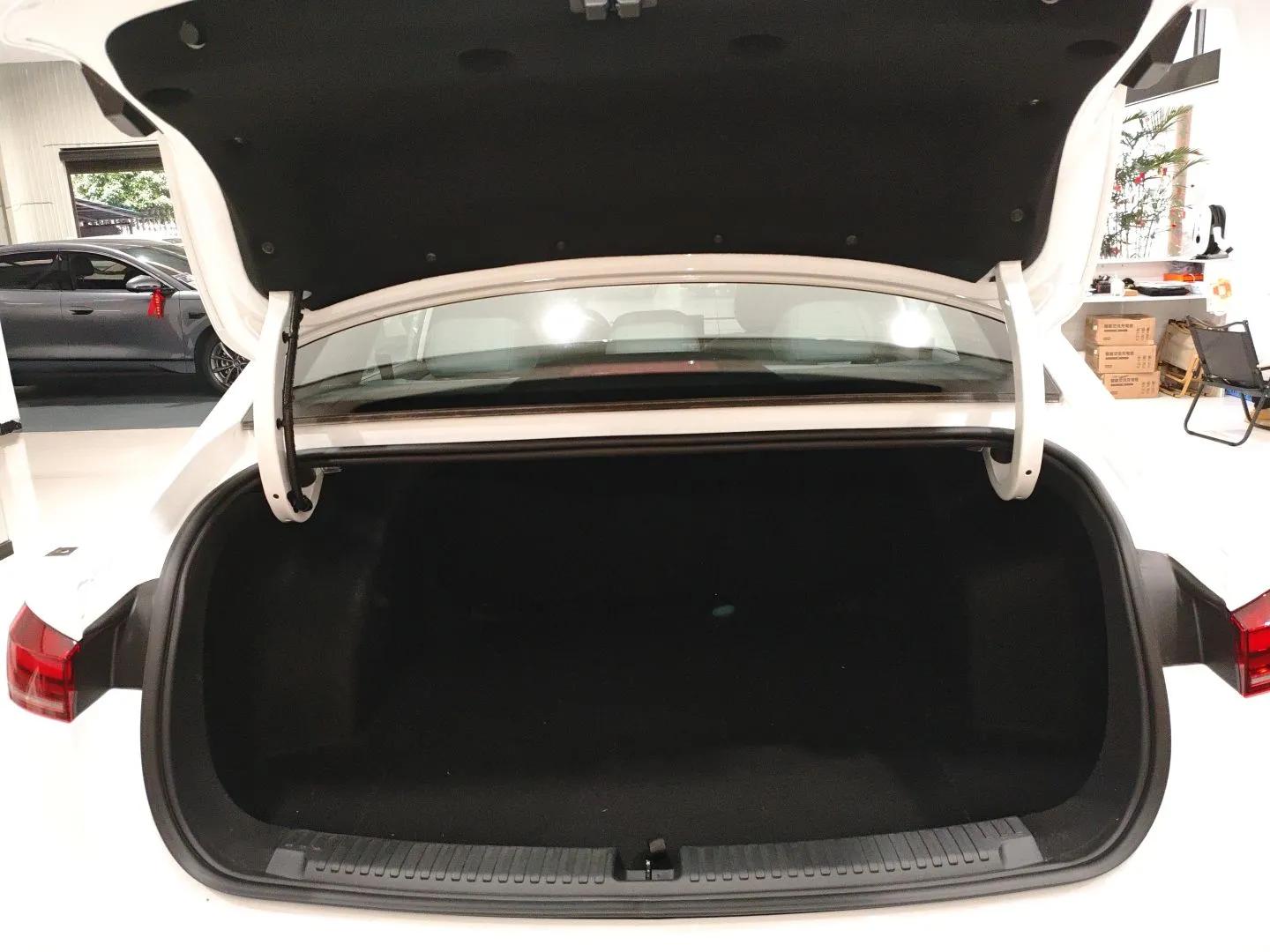 Roewe D6 2025 450km Deluxe Edition — миниатюра 22