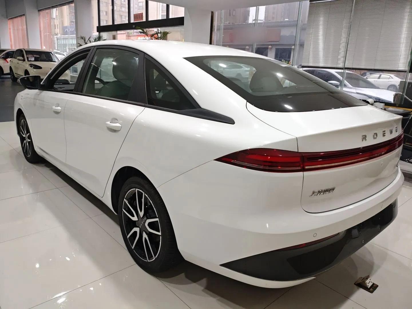 Roewe D6 2025 450km Deluxe Edition — миниатюра 4