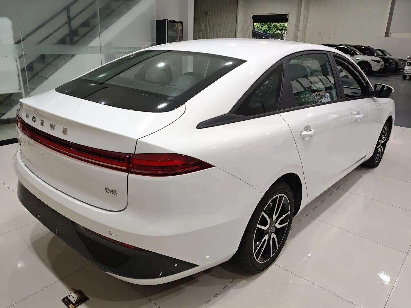 Roewe D6 2025 450km Deluxe Edition — миниатюра 6