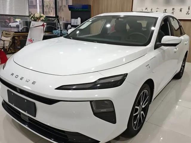 Roewe D6 2025 450km Deluxe Edition
