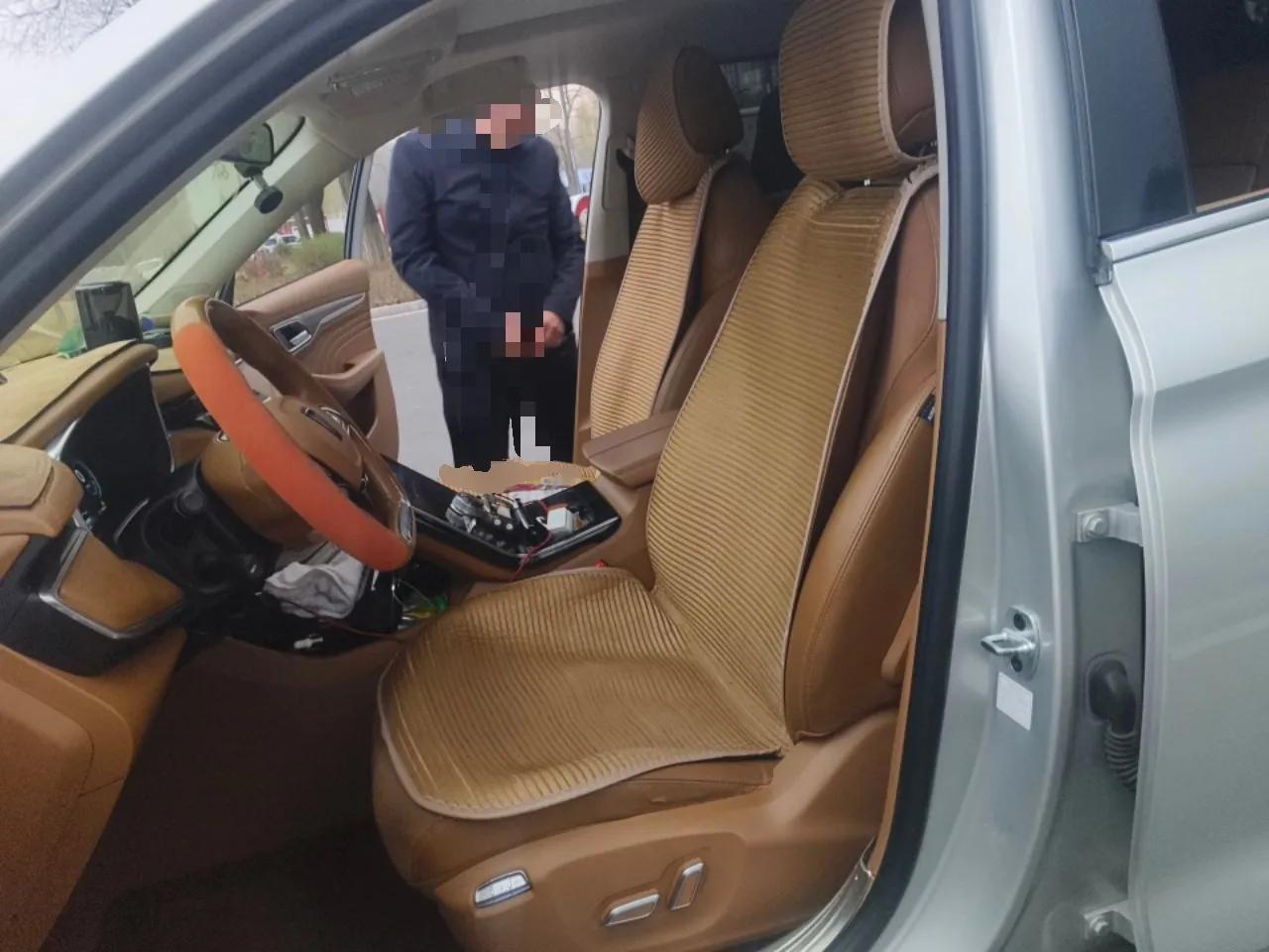 Roewe MARVEL X 2018 Rear-Drive Model — миниатюра 16