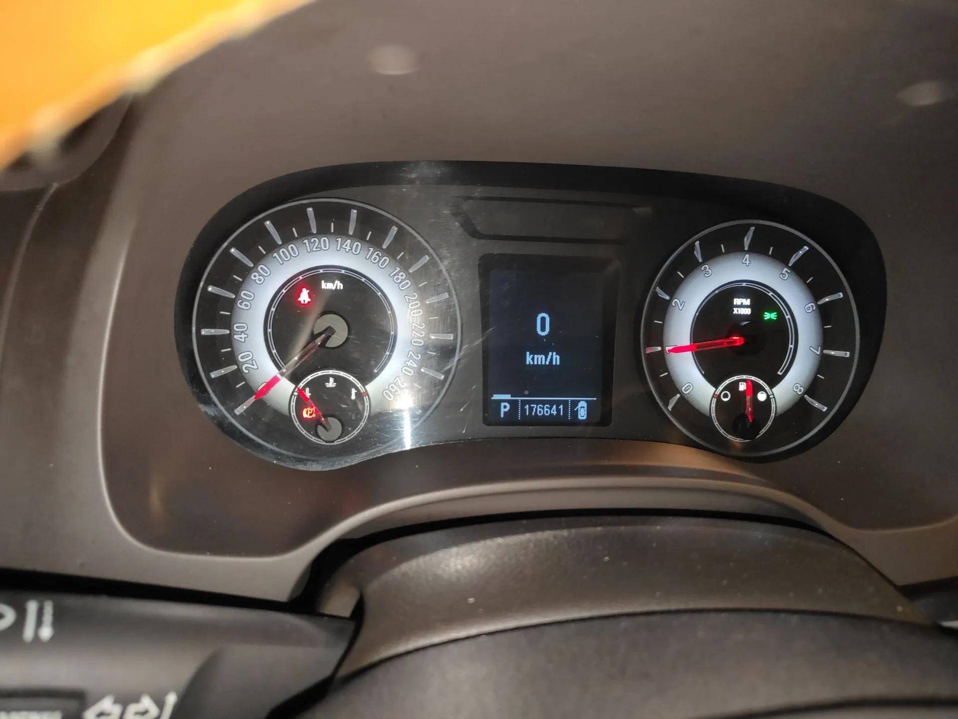 Roewe 950 2012 2.0L Comfort Edition — миниатюра 12