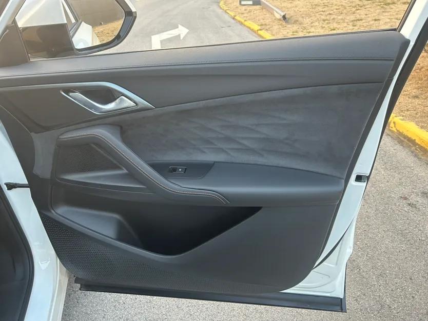 Roewe D5X DMH 2024 135 Flagship Edition — миниатюра 28