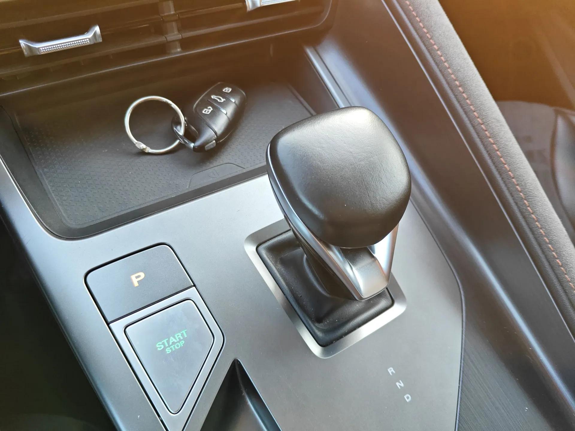 Roewe D5X DMH 2024 135 Tech Edition — миниатюра 15