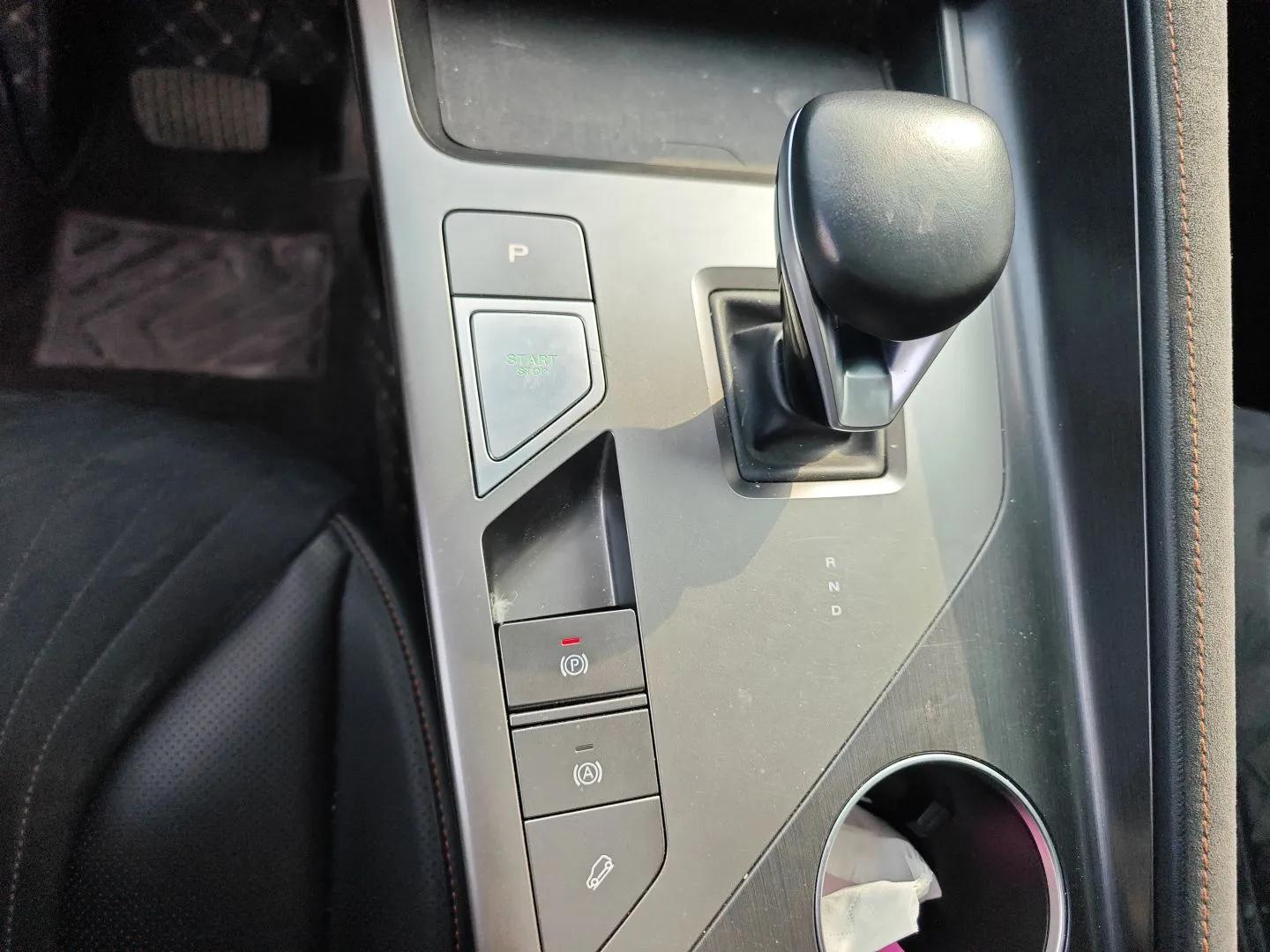 Roewe D5X DMH 2024 135 Tech Edition — миниатюра 17