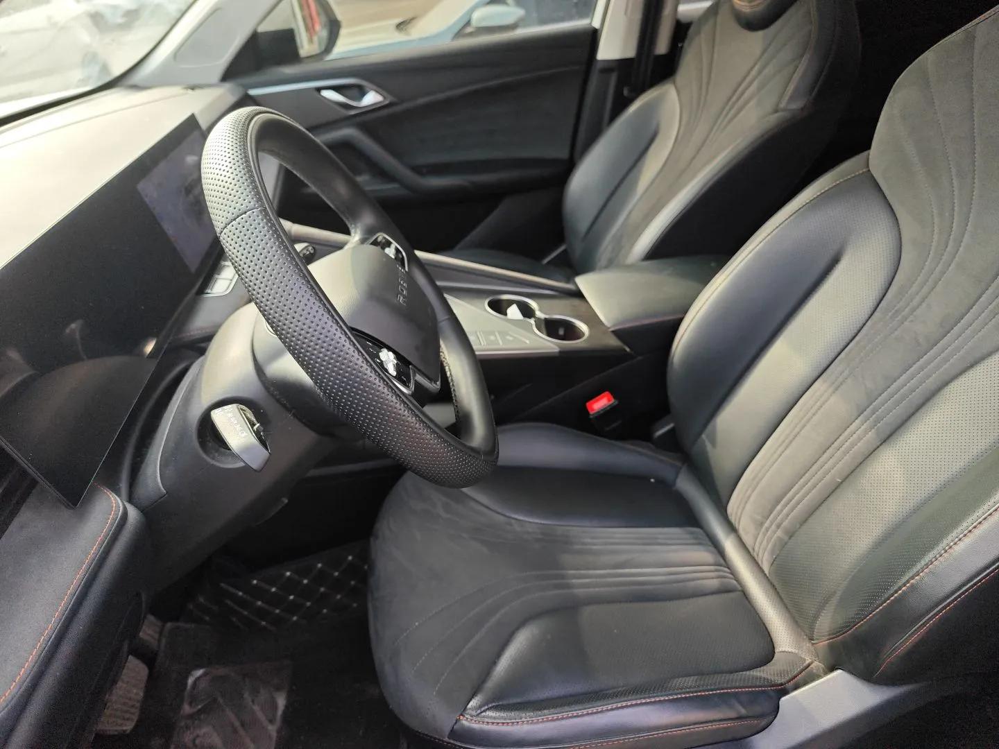 Roewe D5X DMH 2024 135 Tech Edition — миниатюра 18