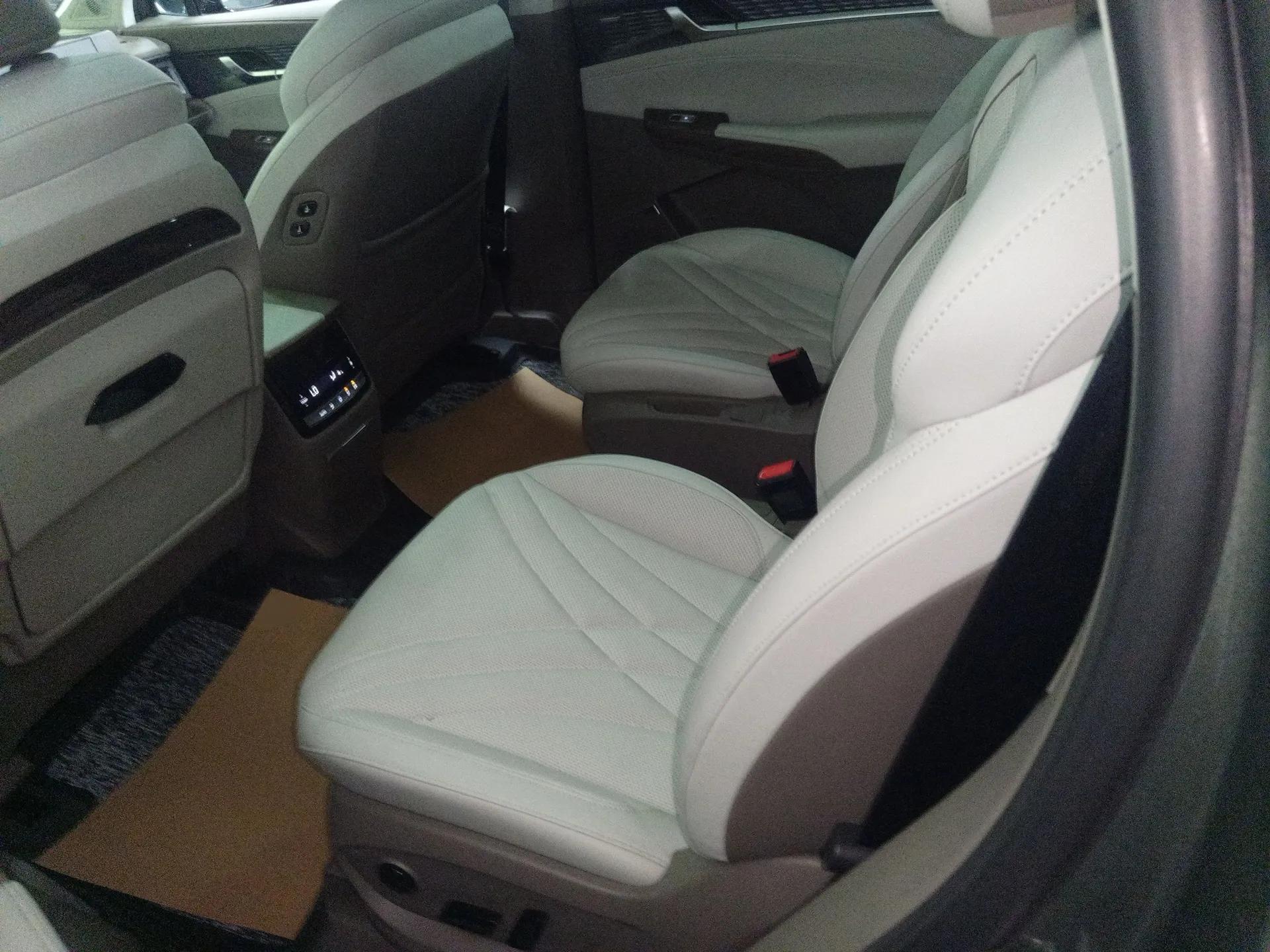 Roewe RX9 2023 2.0T Two-Wheel Drive Enjoyment Version — миниатюра 20