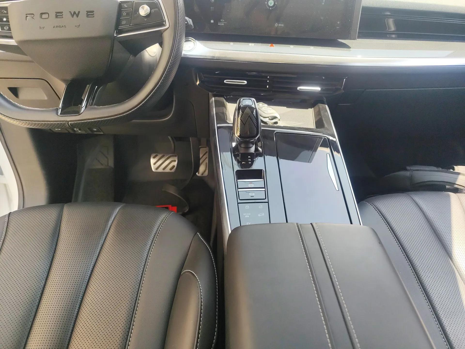 Roewe RX5 eMAX 2022 1.5T PHEV Fearless Deluxe Edition — миниатюра 17
