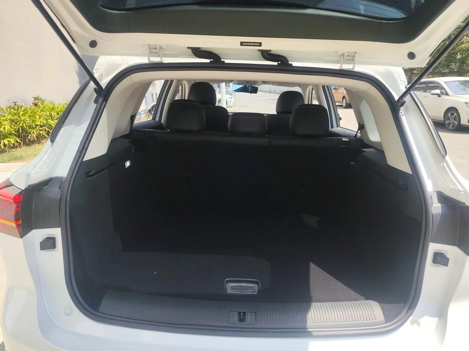 Roewe RX5 eMAX 2022 1.5T PHEV Fearless Deluxe Edition — миниатюра 22