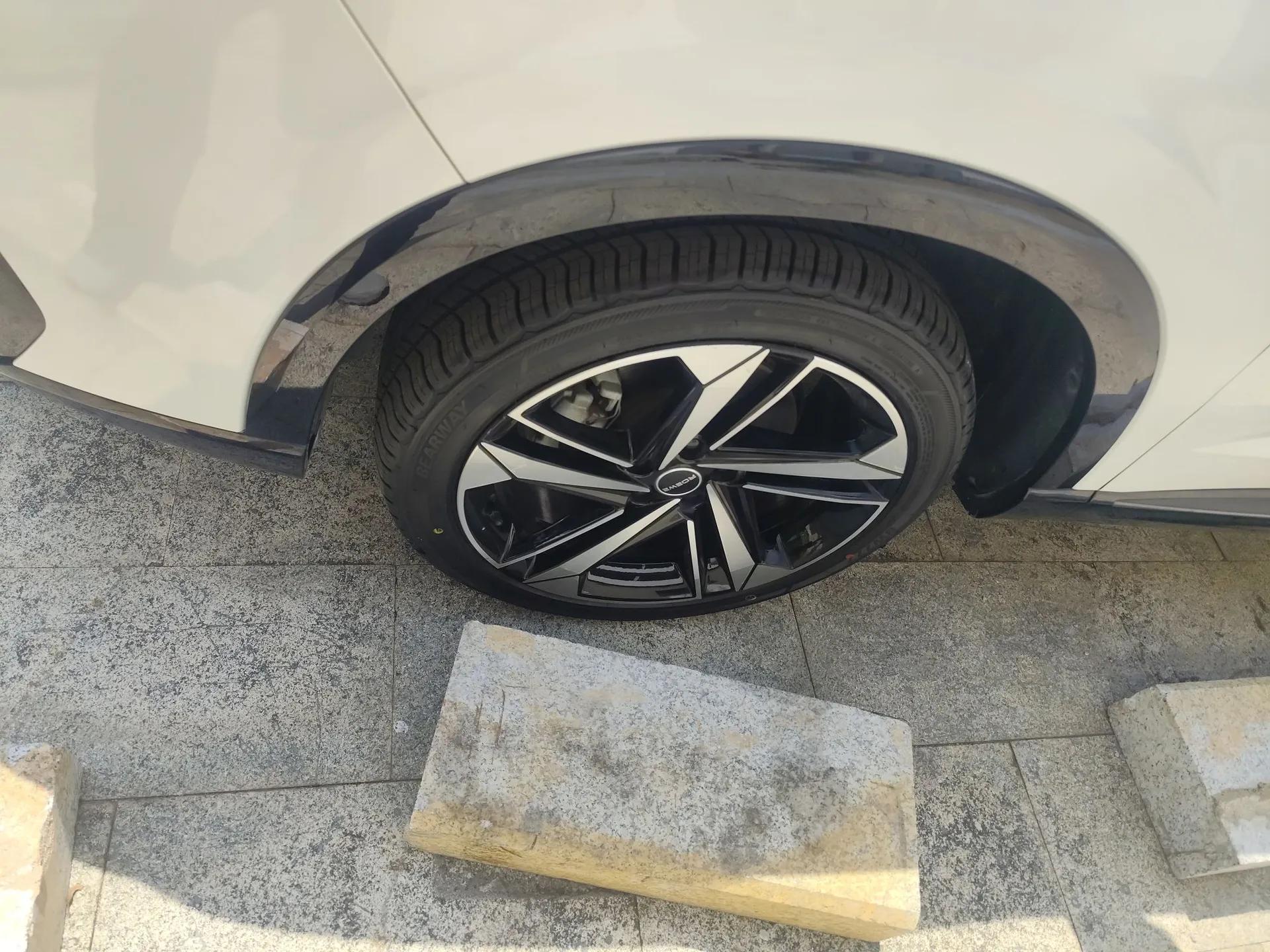 Roewe RX5 eMAX 2022 1.5T PHEV Fearless Deluxe Edition — миниатюра 8