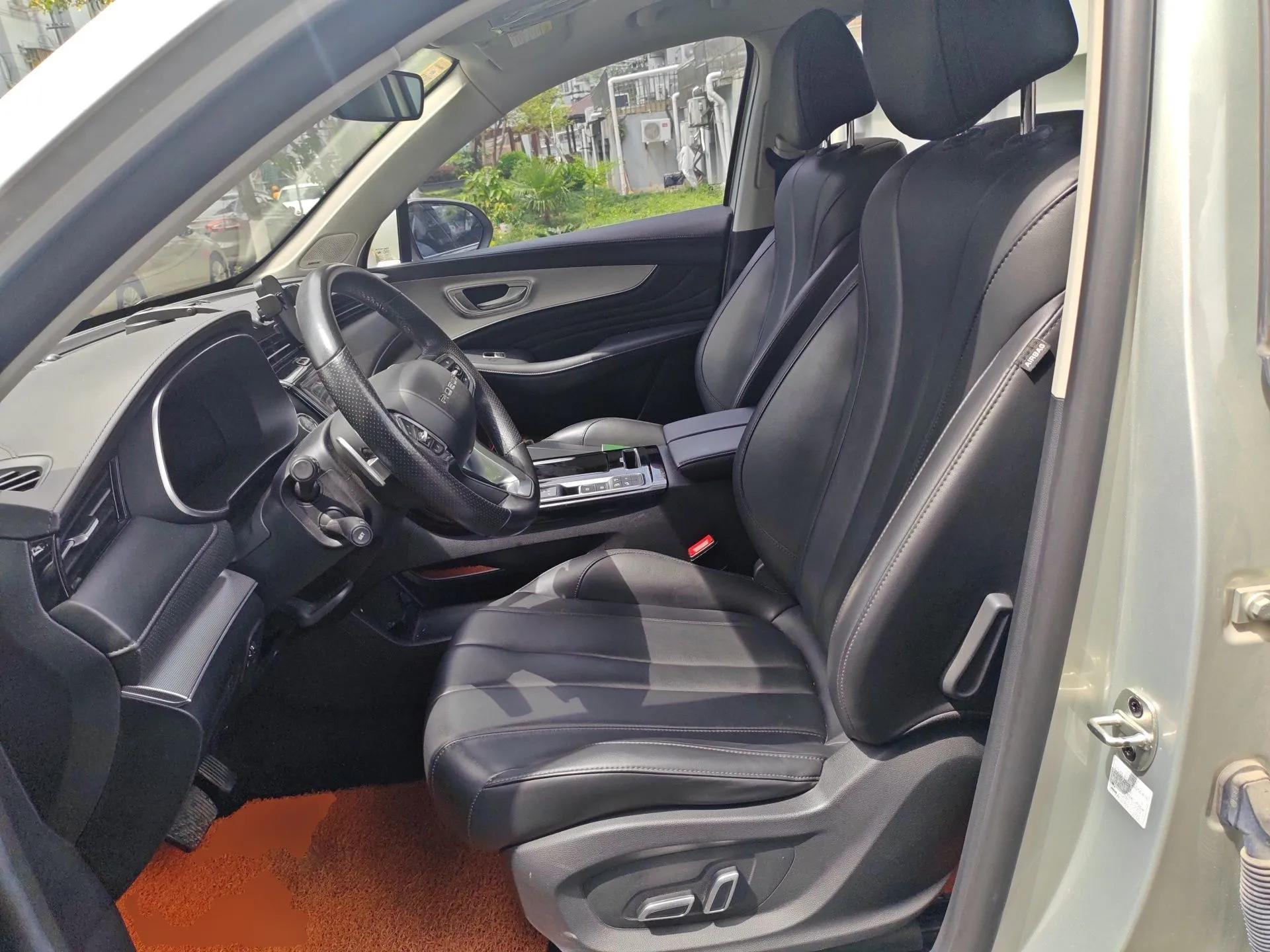 Roewe RX5 eMAX 2020 500 PHEV Smart Cabin Flagship Edition — миниатюра 16
