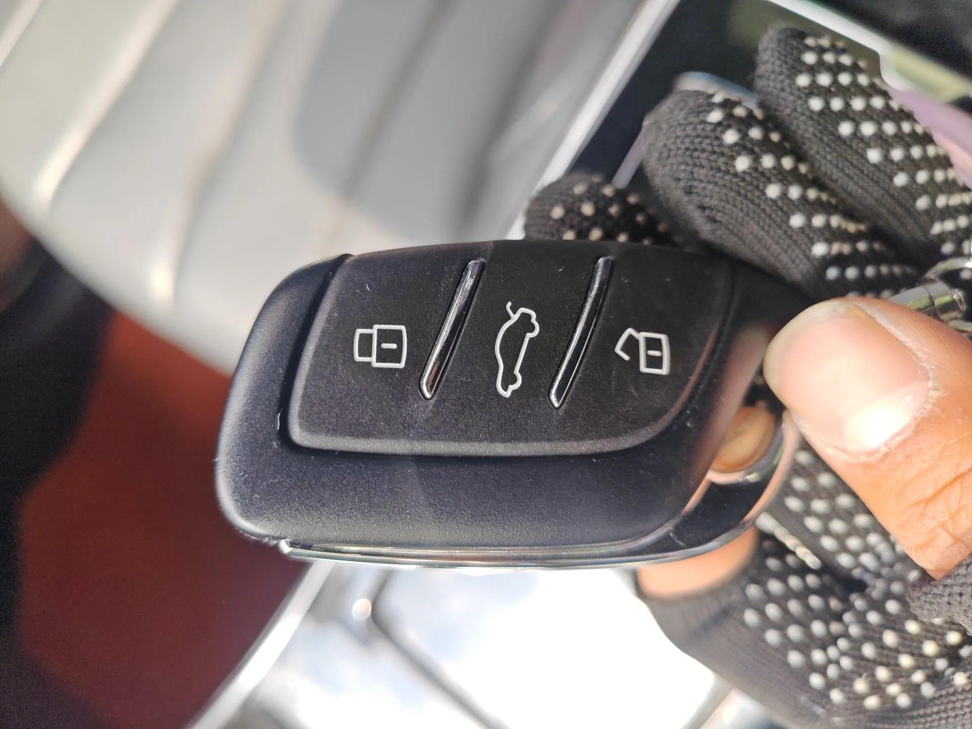 Roewe RX5 eMAX 2020 500 PHEV Smart Cabin Flagship Edition — миниатюра 9